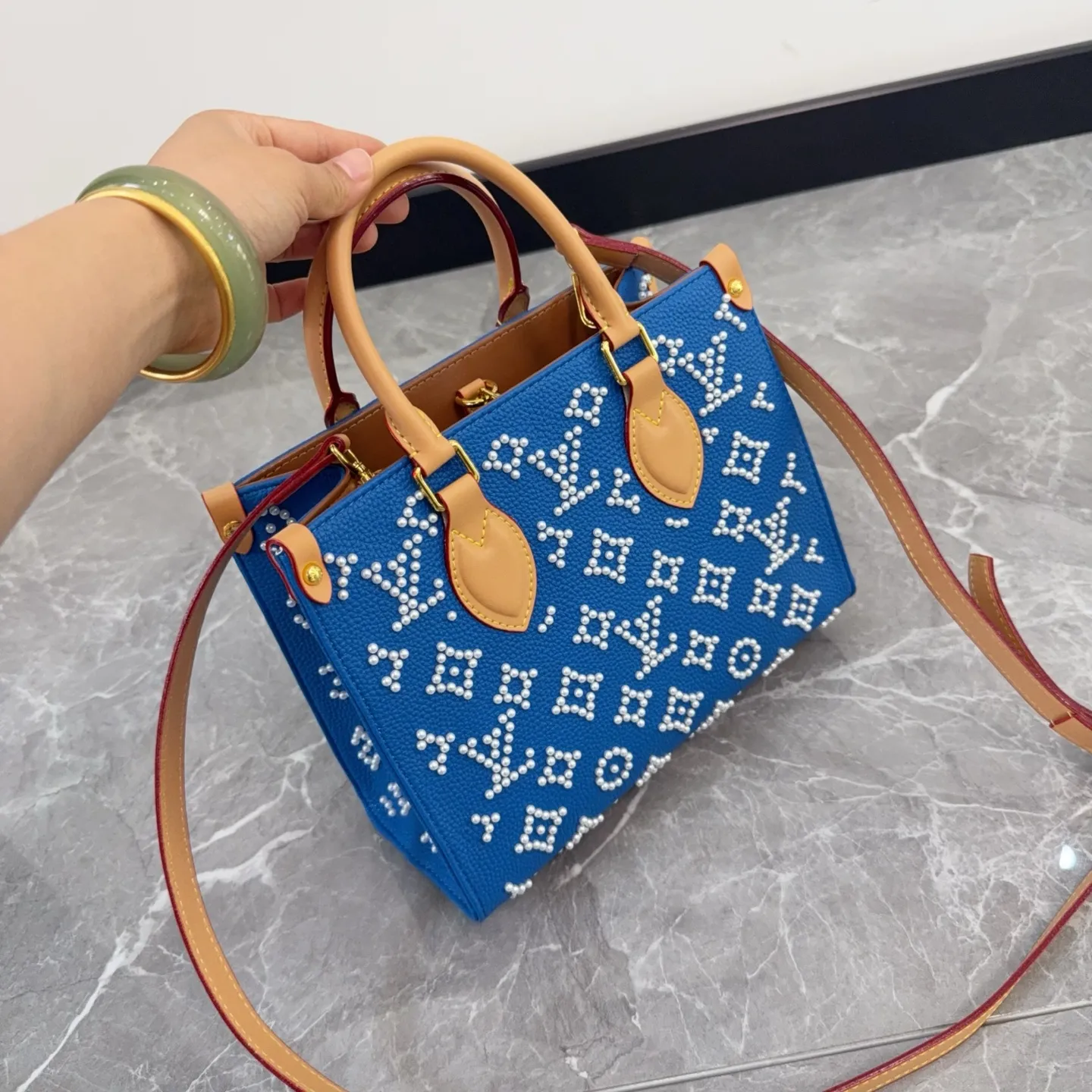 LV OnTheGo Jungle Pearl Tote Bag D35011097 — view 4