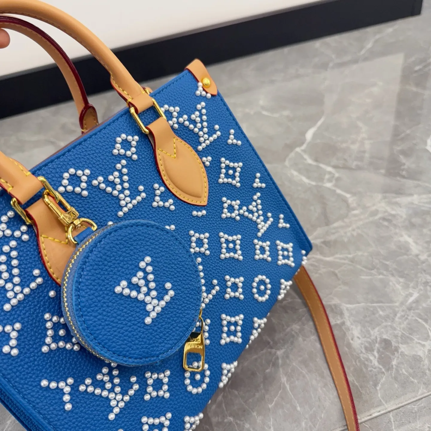 LV OnTheGo Jungle Pearl Tote Bag D35011097 — view 6