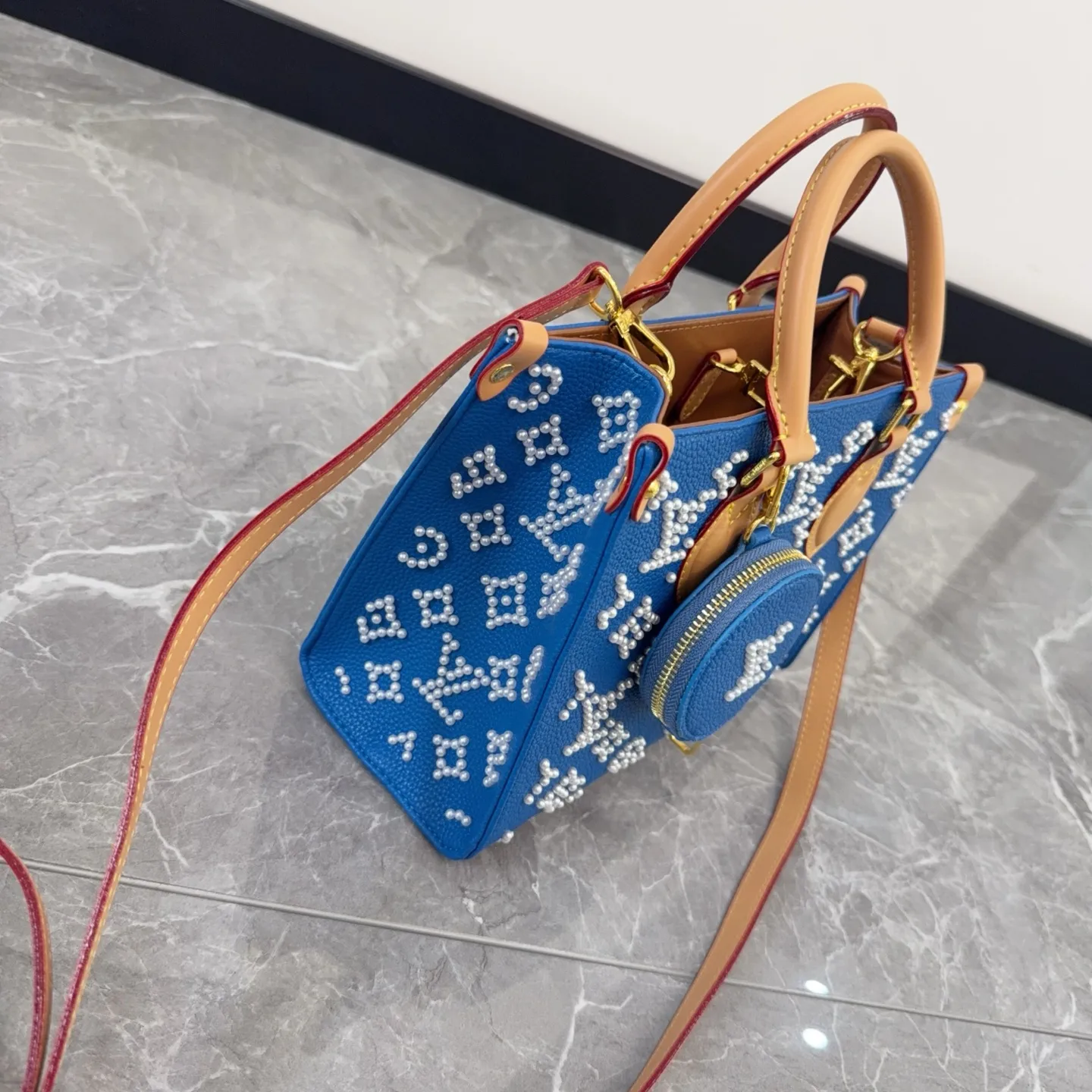 LV OnTheGo Jungle Pearl Tote Bag D35011097 — view 7