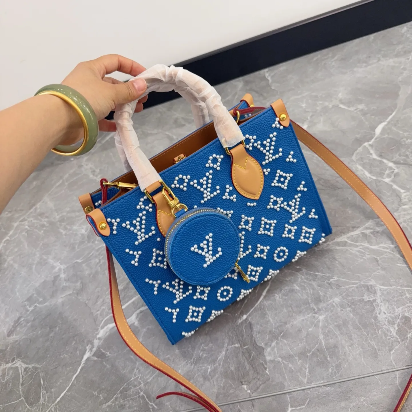 OnTheGo Pearl Embellished Tote Bag D35011098