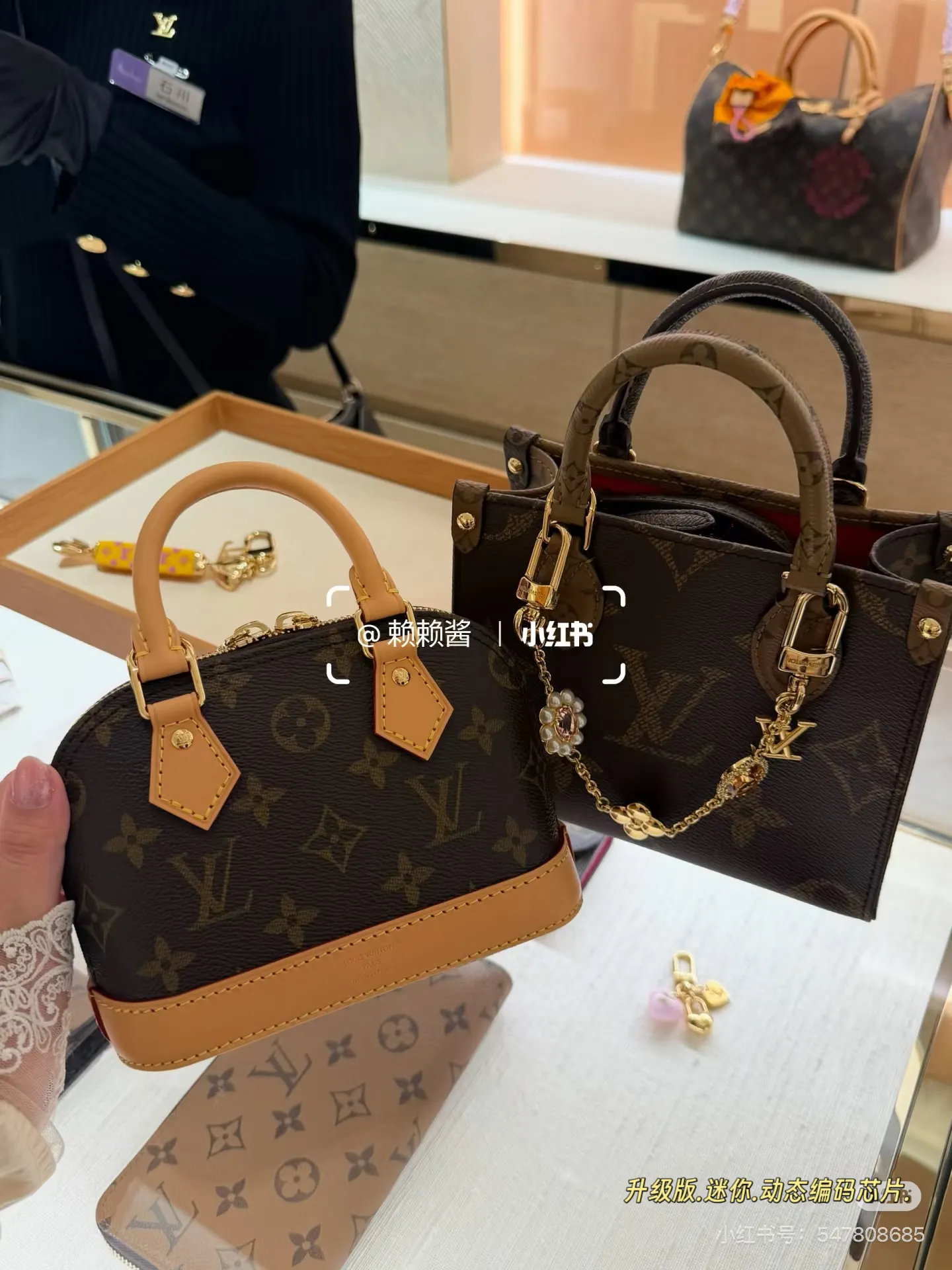 Louis Vuitton Alma Mini Monogram Handbag D35011104 — view 3