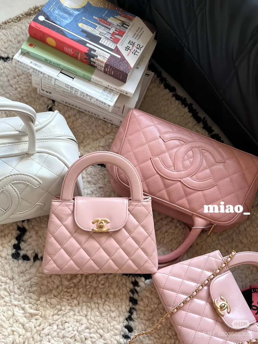 Chanel Kelly Quilted Top-Handle Bag D31011008
