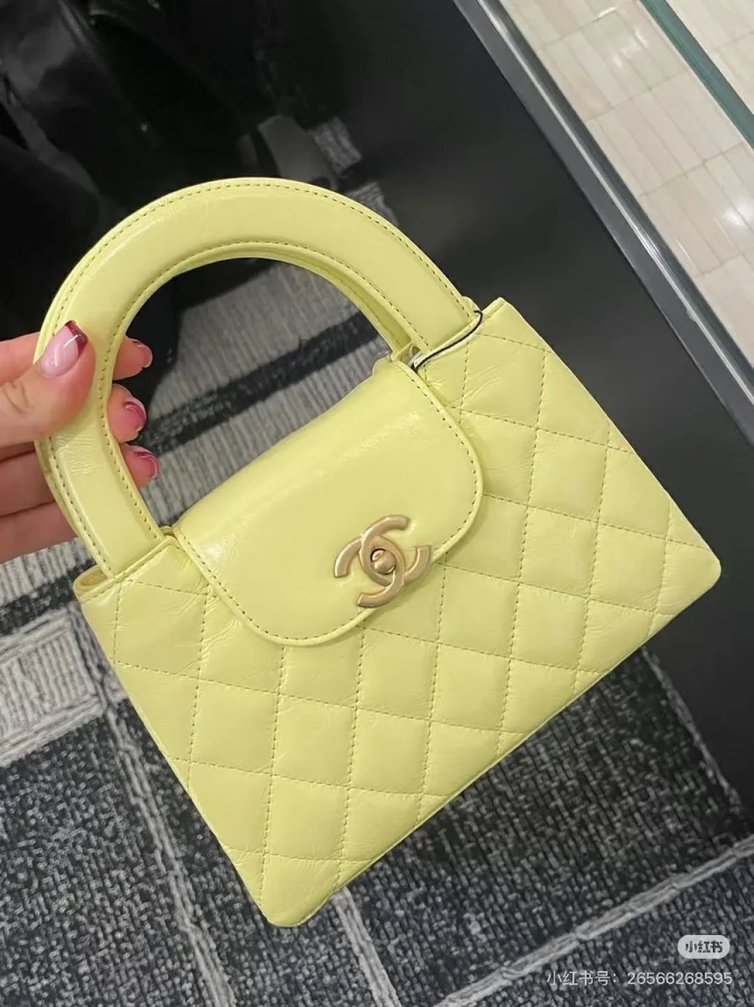 Chanel Kelly Quilted Top-Handle Bag D31011008 — view 6
