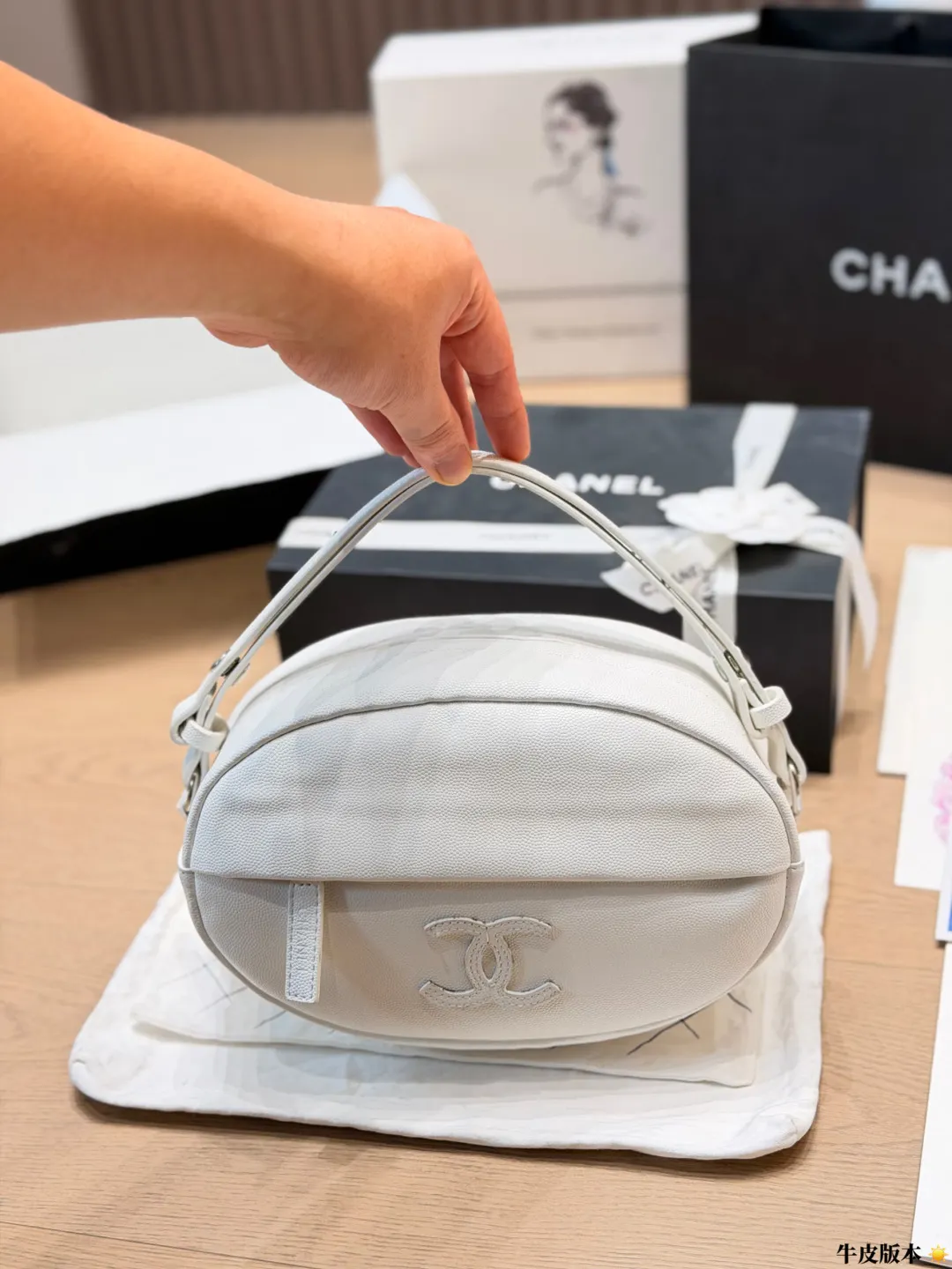 Chanel Crescent Moon Crossbody Bag D27011111 — view 3