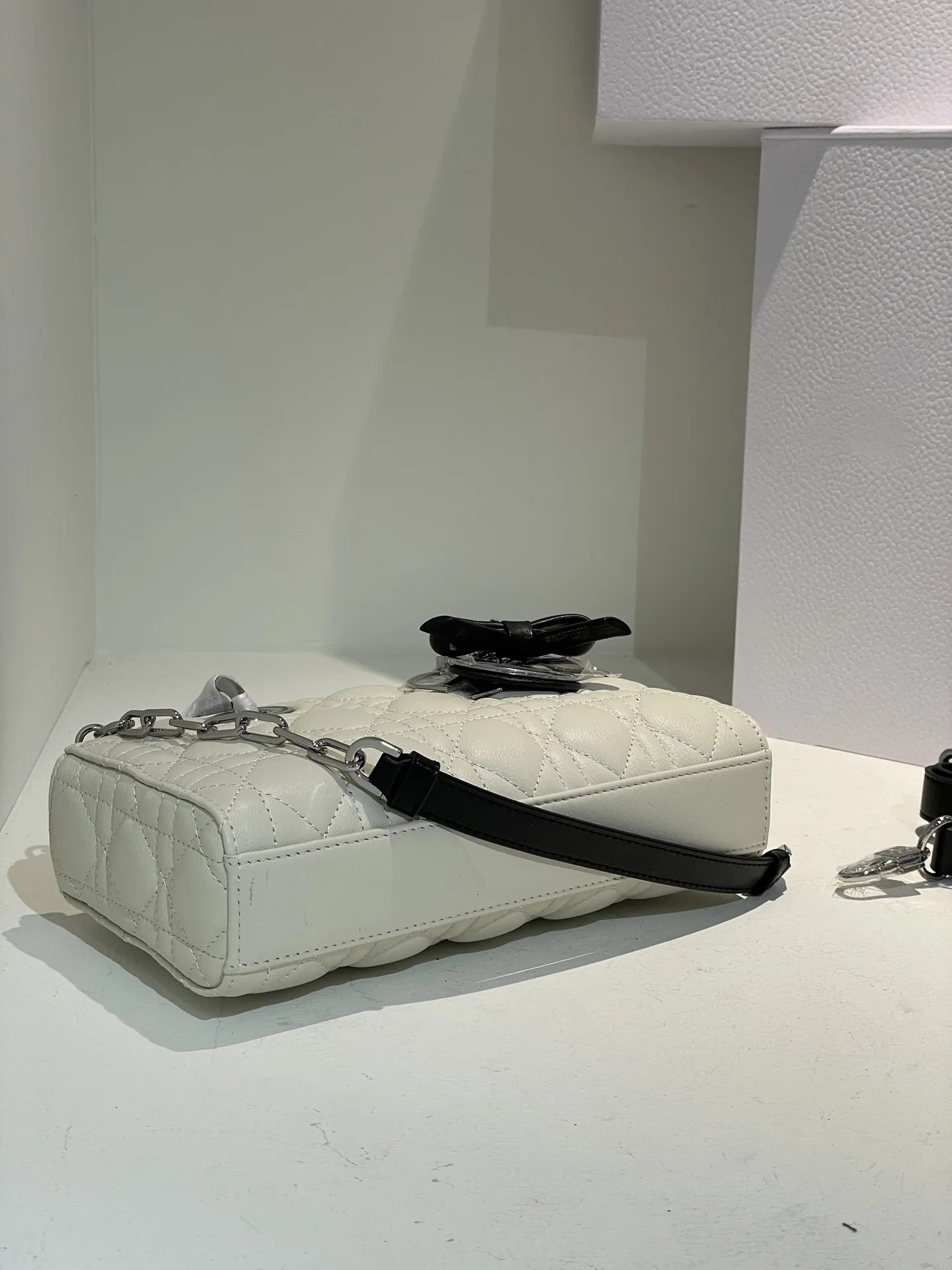 Dior D-Joy Quilted Lady Bag D56011115 — view 7