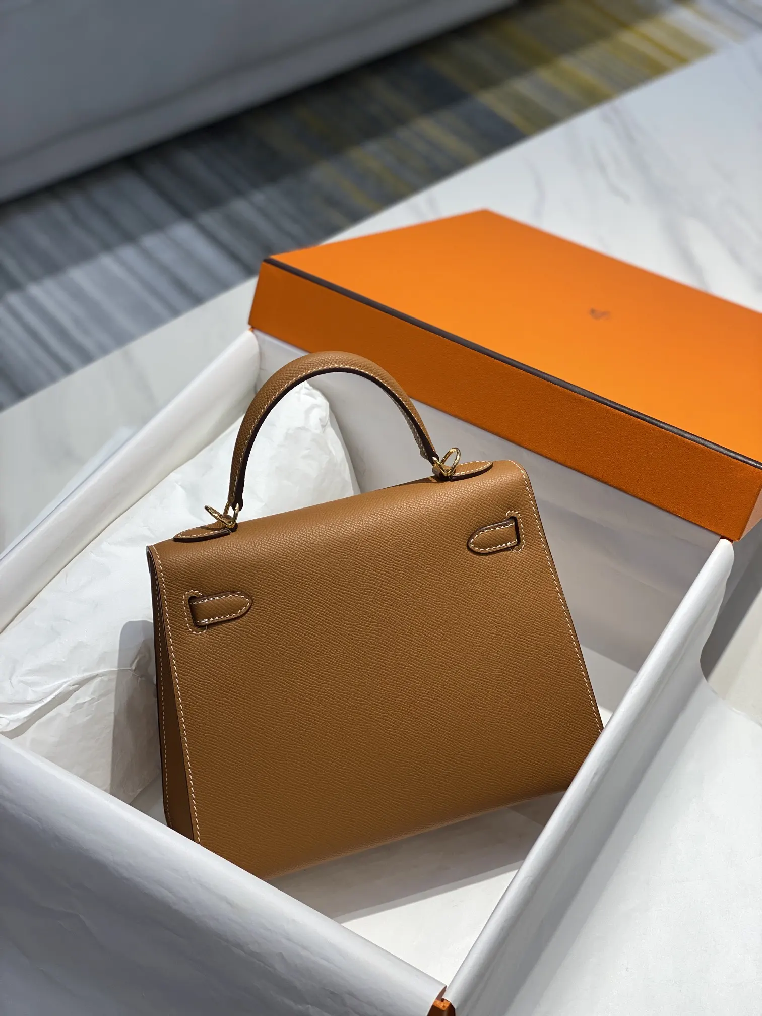 Hermès Kelly Epsom Leather Top-Handle Bag D60011117 — view 2