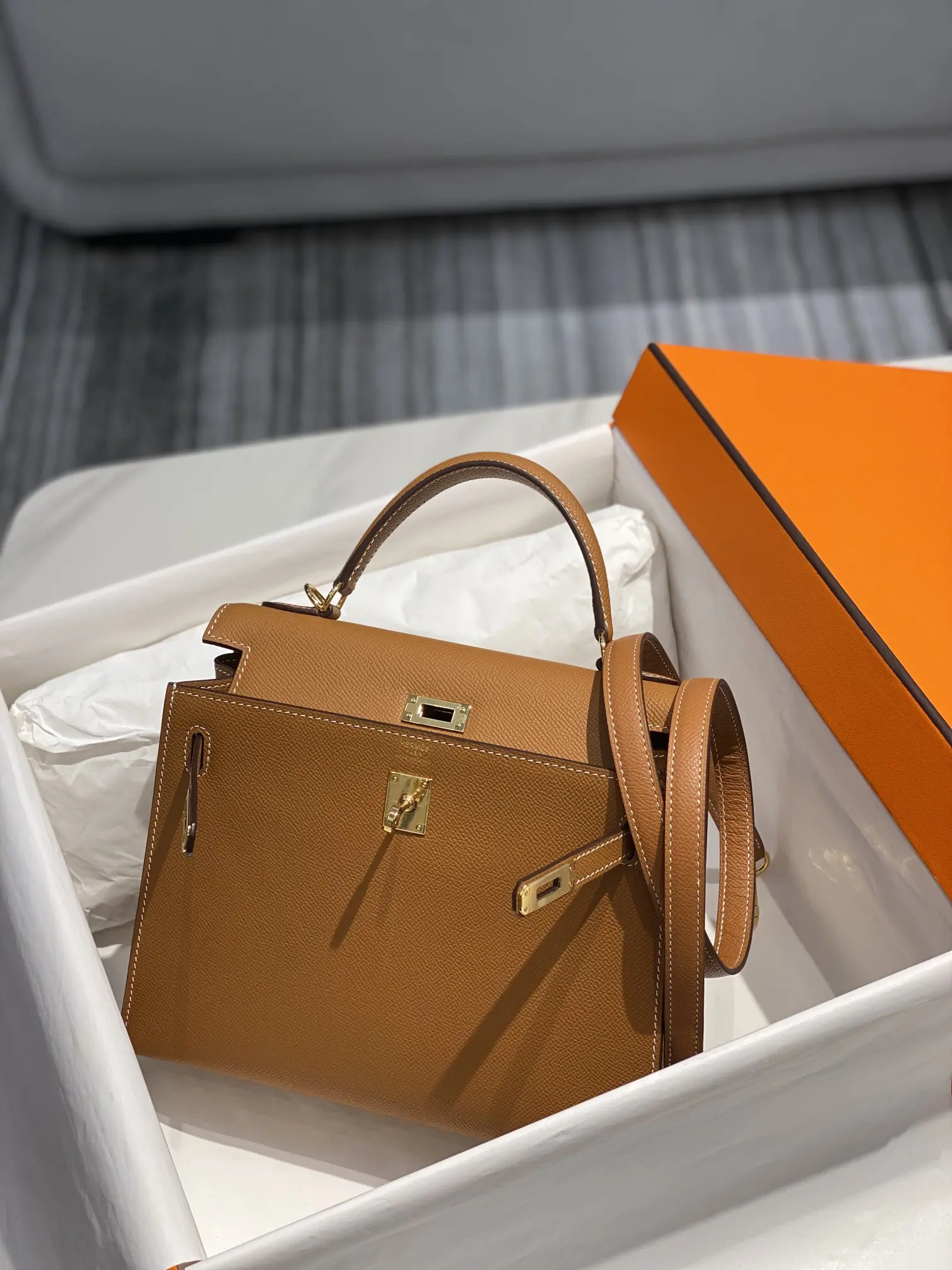 Hermès Kelly Epsom Leather Top-Handle Bag D60011117 — view 4
