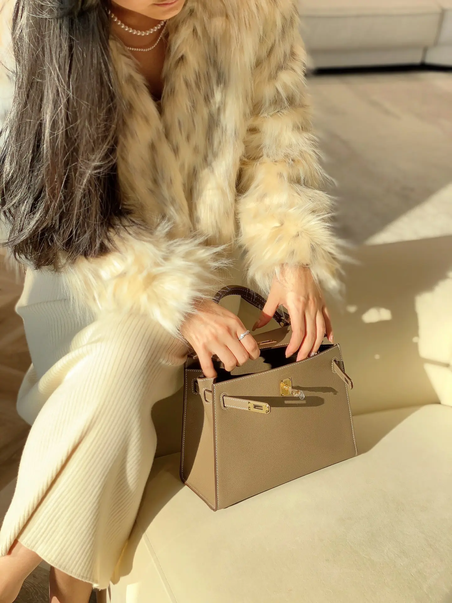 Hermès Kelly Grained Leather Top-Handle Bag D60011120