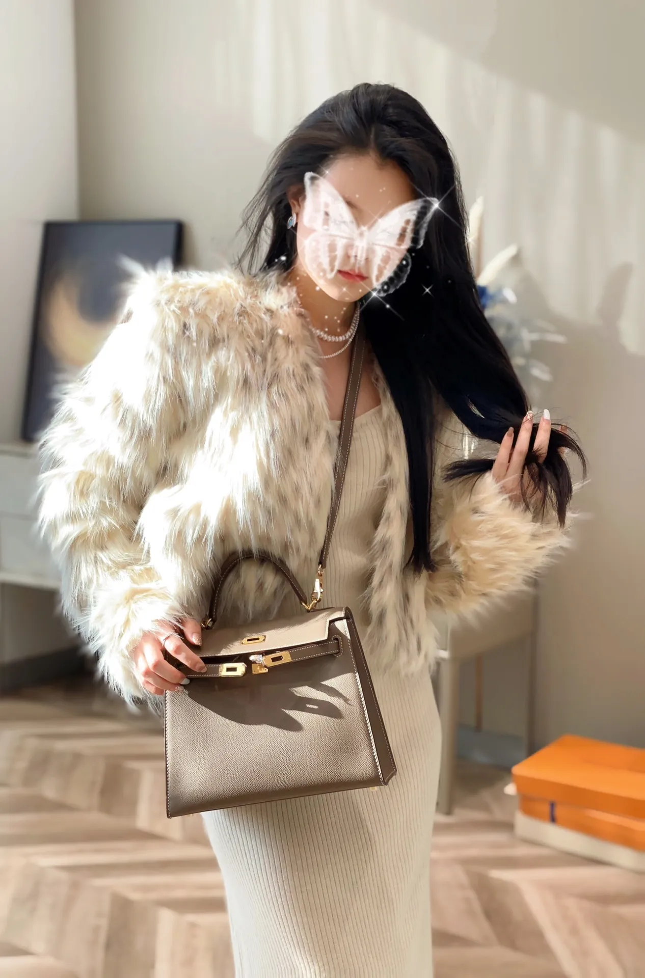 Hermès Kelly Grained Leather Top-Handle Bag D60011120 — view 2