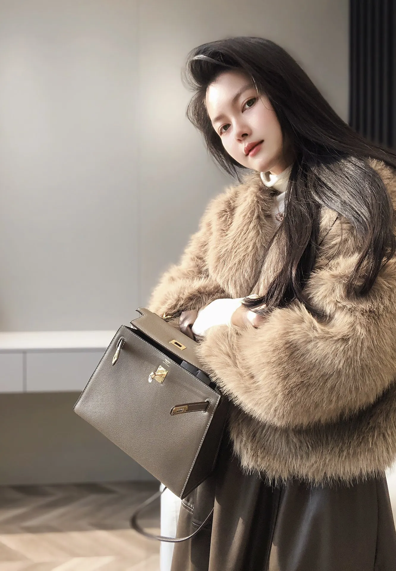 Hermès Kelly Grained Leather Top-Handle Bag D60011120 — view 8