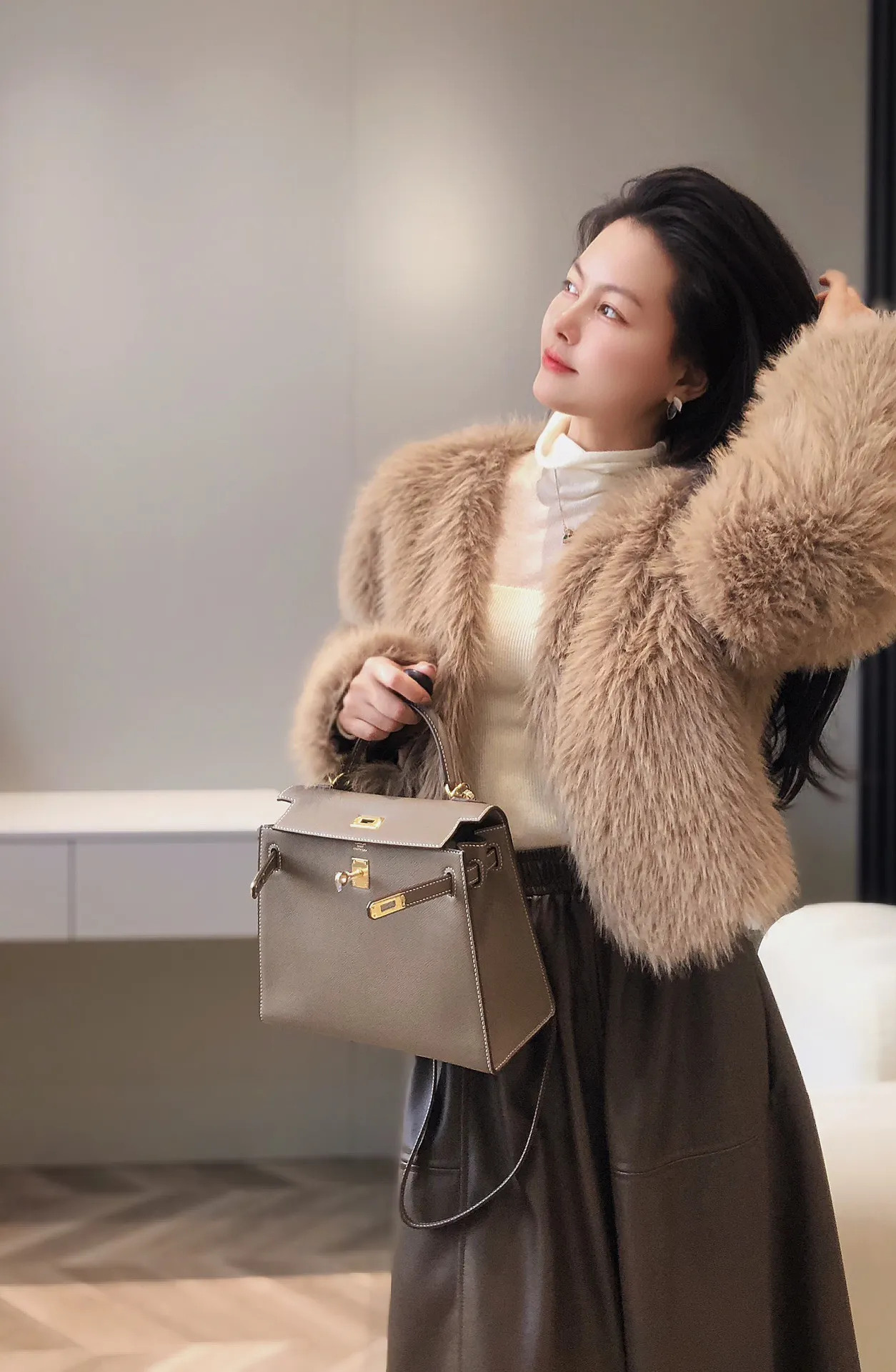 Hermès Kelly Grained Leather Top-Handle Bag D60011120 — view 9