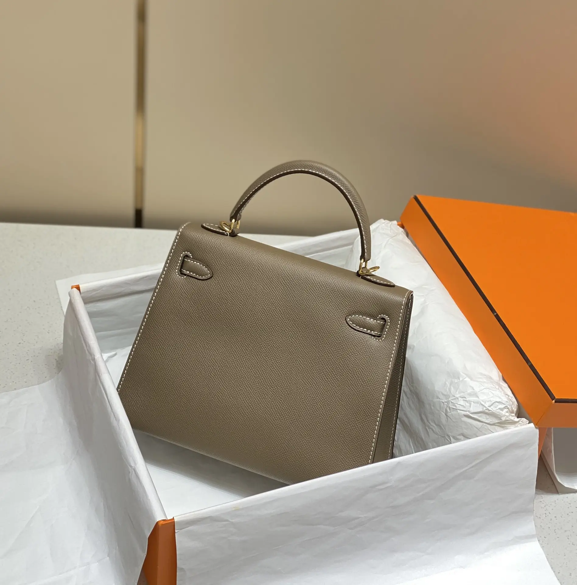 Hermès Kelly Epsom Leather Top-Handle Bag D38011121 — view 2