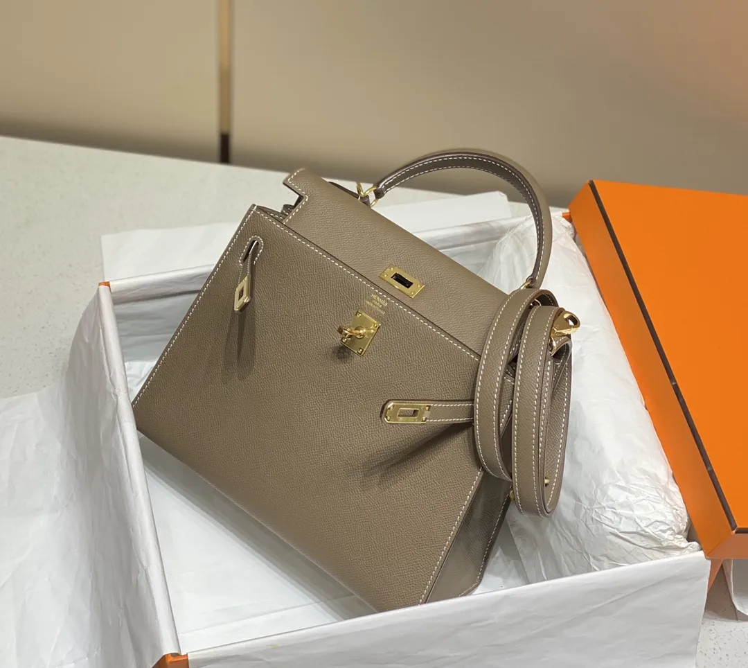 Hermès Kelly Epsom Leather Top-Handle Bag D38011121 — view 3