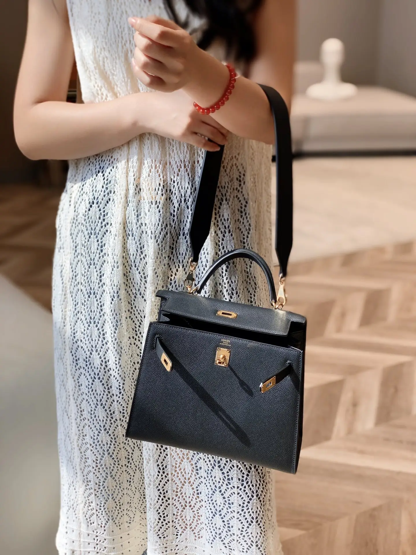 Hermès Kelly Grained Leather Top-Handle Bag D60011122 — view 3
