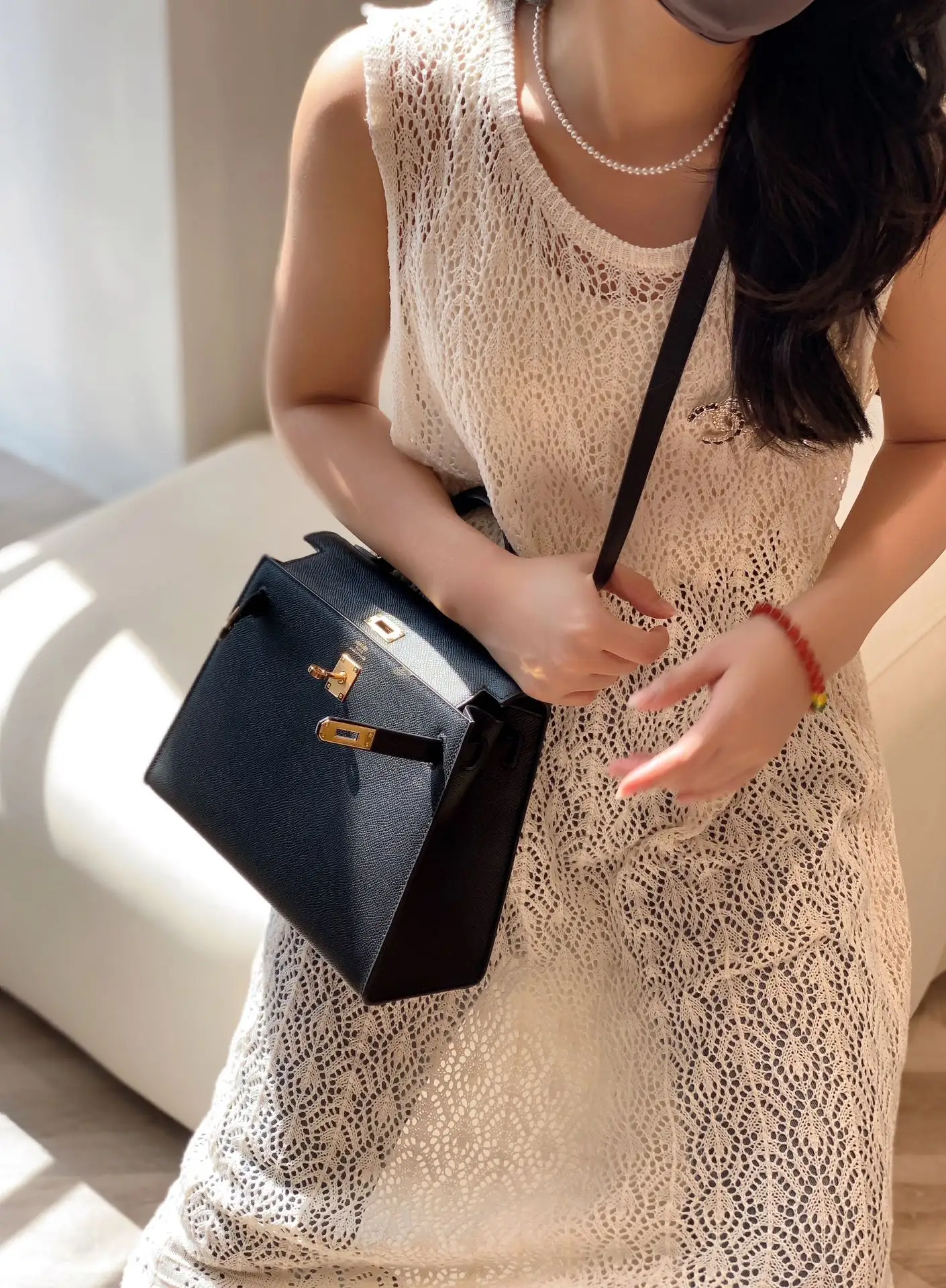 Hermès Kelly Grained Leather Top-Handle Bag D60011122 — view 5