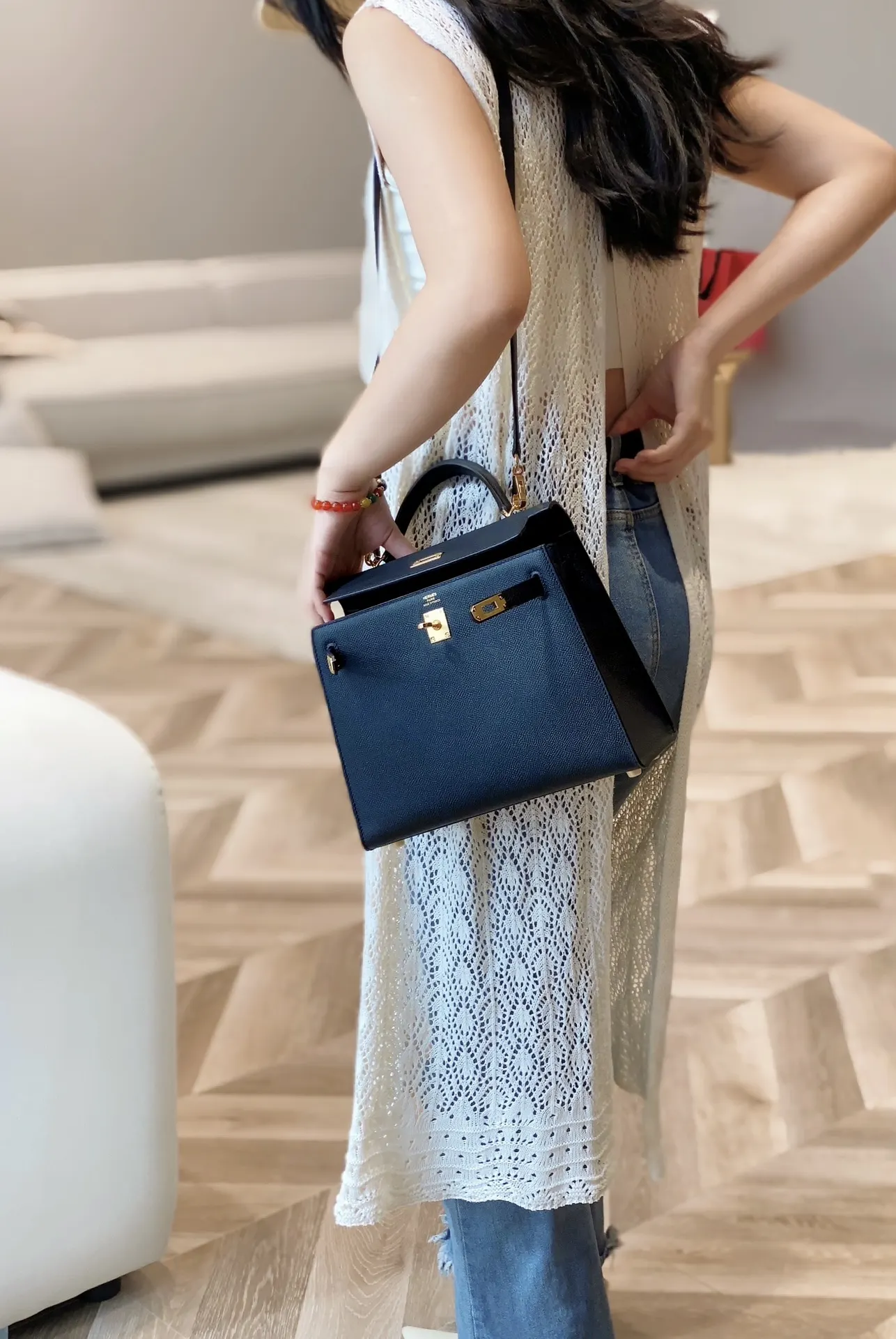 Hermès Kelly Grained Leather Top-Handle Bag D60011122 — view 6