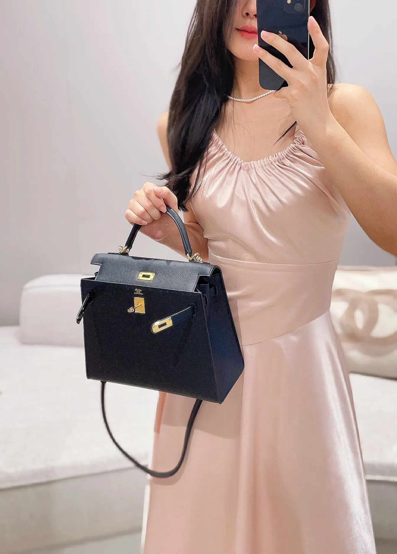 Hermès Kelly Grained Leather Top-Handle Bag D60011122 — view 8