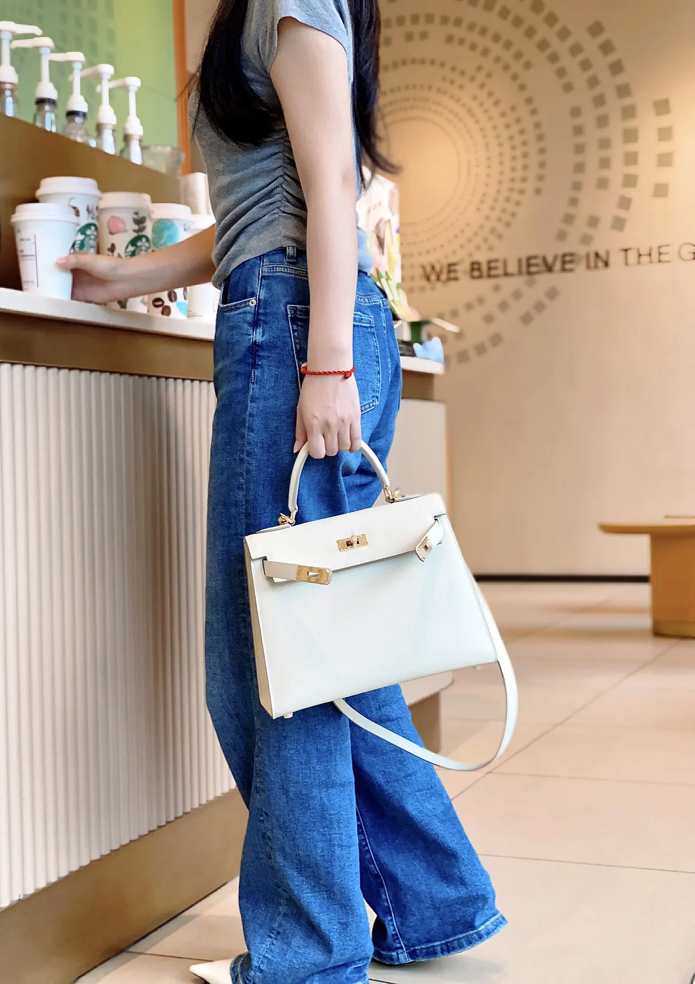 Hermès Kelly Hand-Embossed Leather Top-Handle Bag D60011124 — view 4