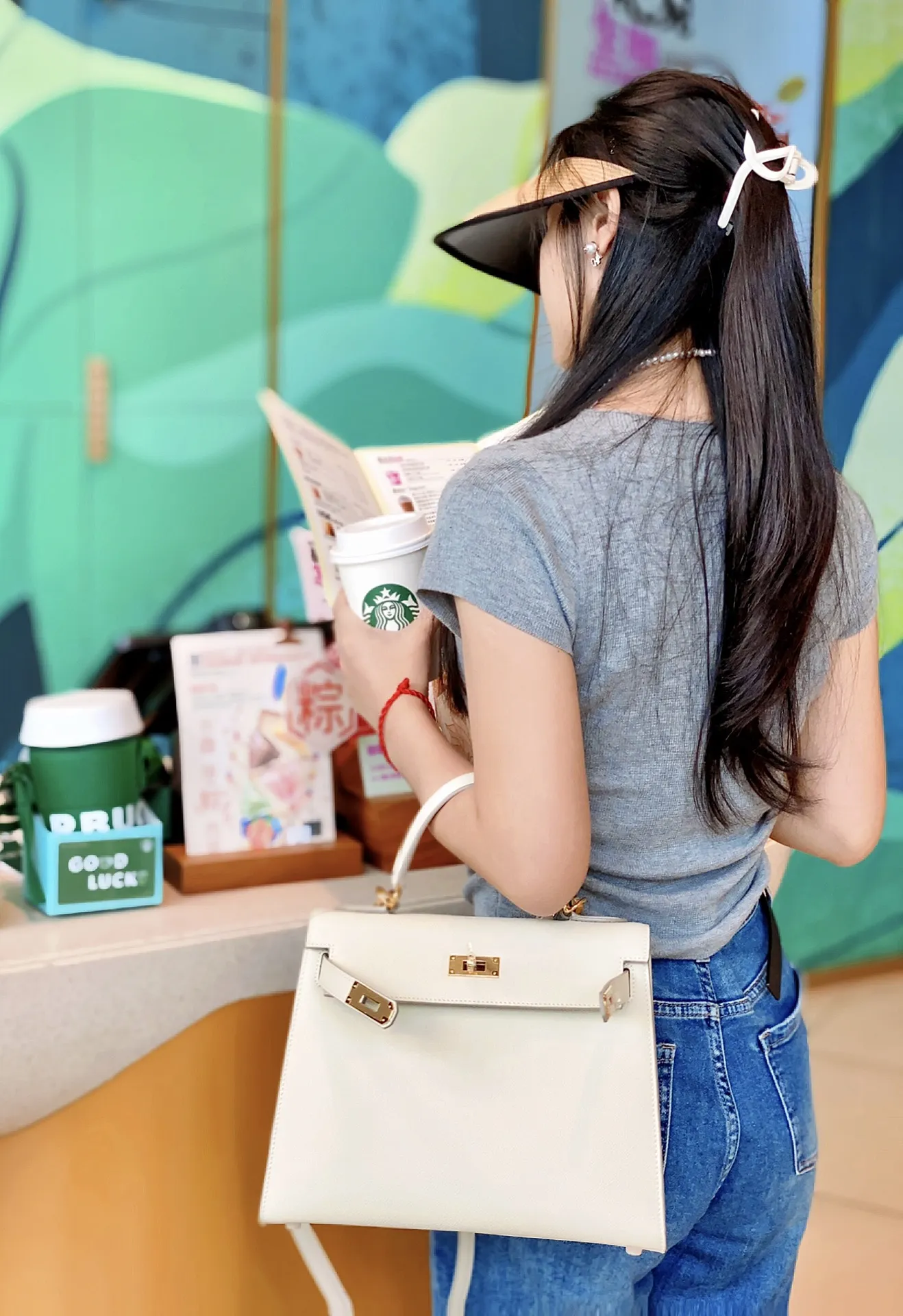 Hermès Kelly Hand-Embossed Leather Top-Handle Bag D60011124 — view 6