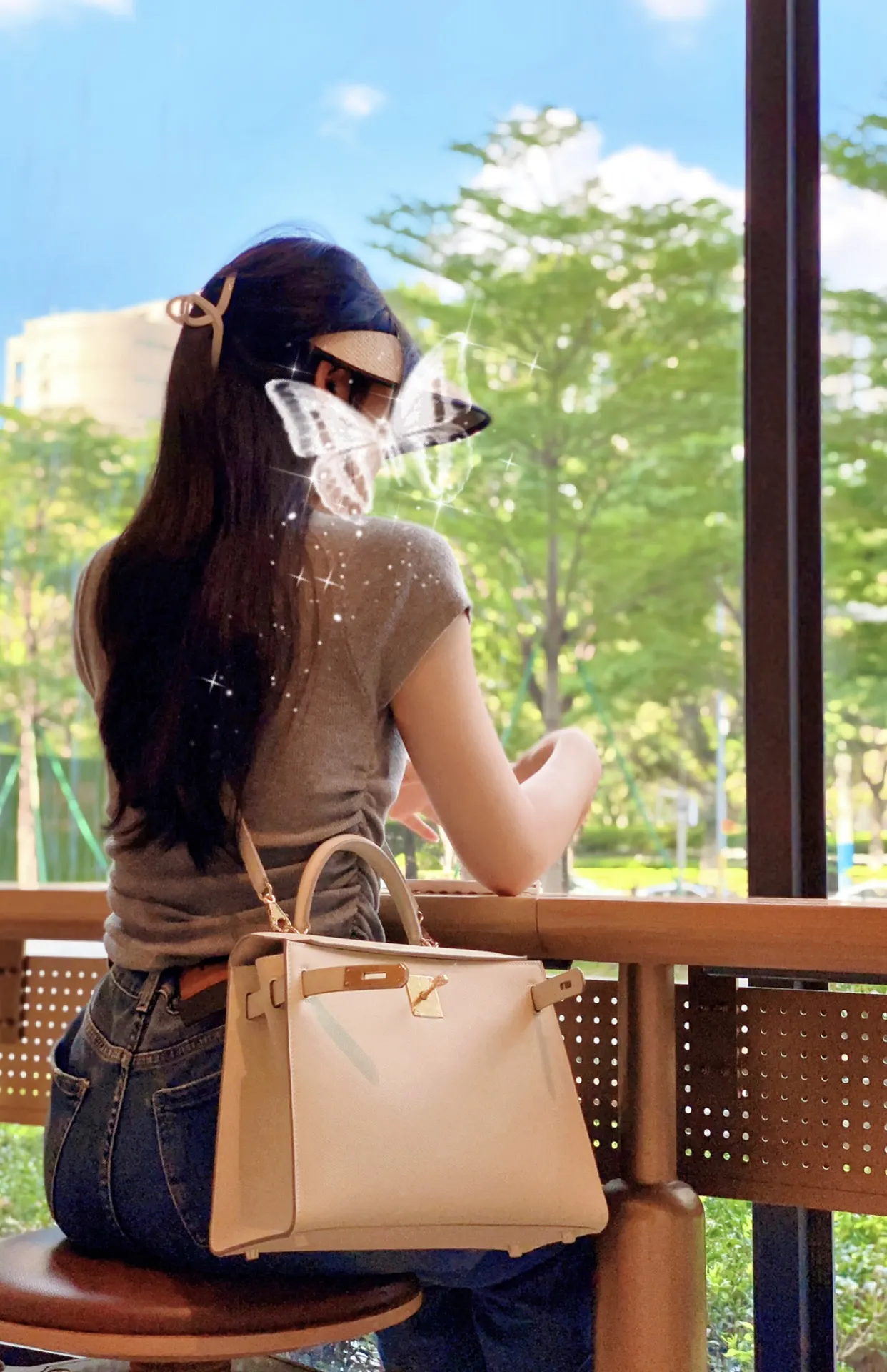 Hermès Kelly Hand-Embossed Leather Top-Handle Bag D60011124 — view 7