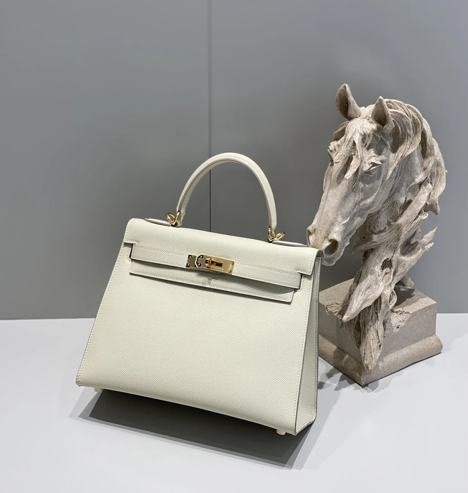 Hermès Kelly Epsom Leather Top-Handle Bag D60011125 — view 4