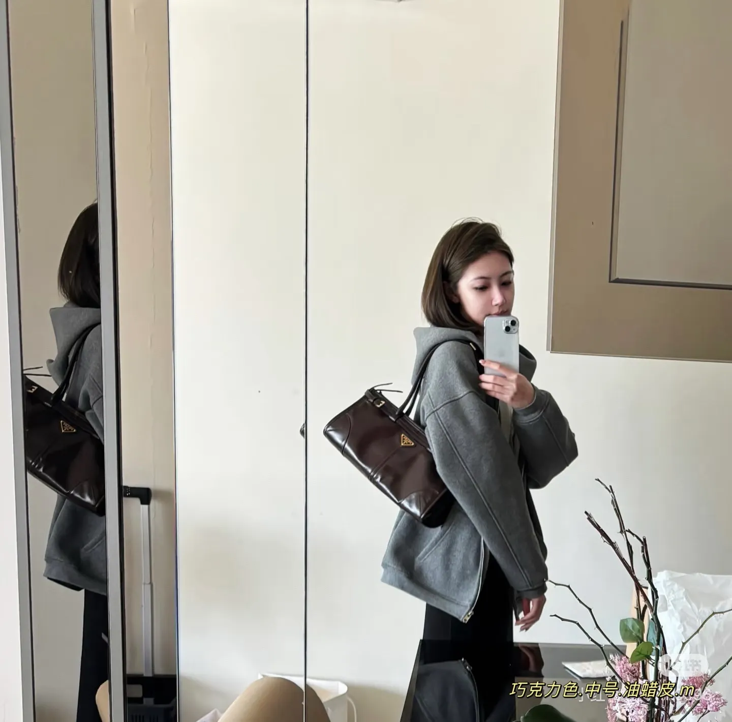 Prada Oiled Leather Shoulder Bag D44011129 — view 4