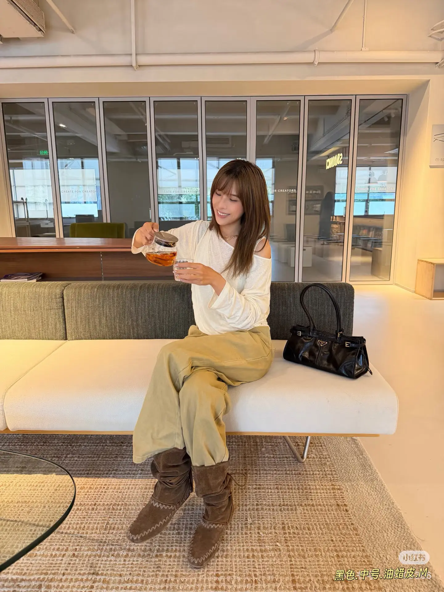 Prada Oiled Leather Shoulder Bag D44011131 — view 3
