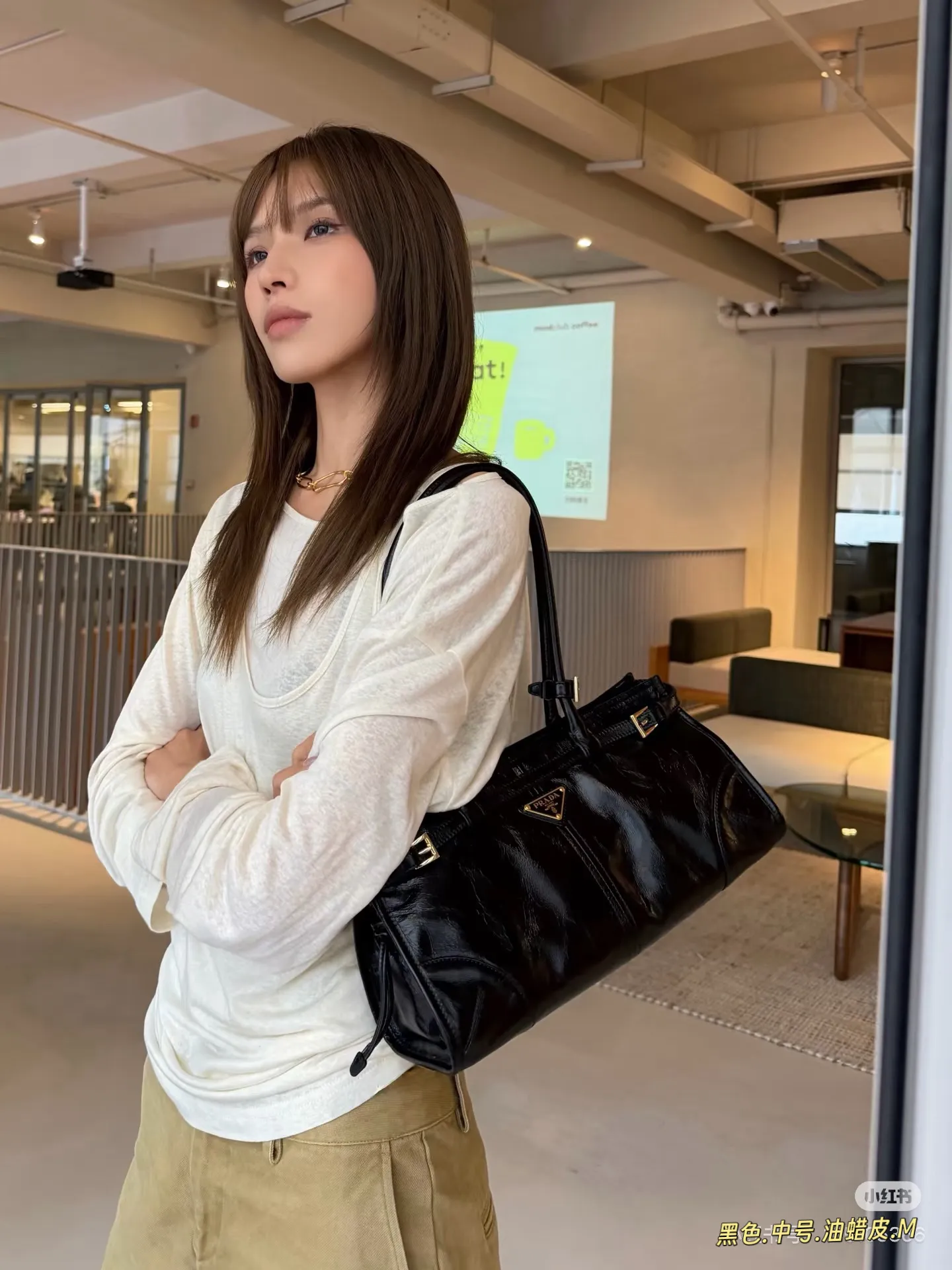 Prada Oiled Leather Shoulder Bag D44011131 — view 4