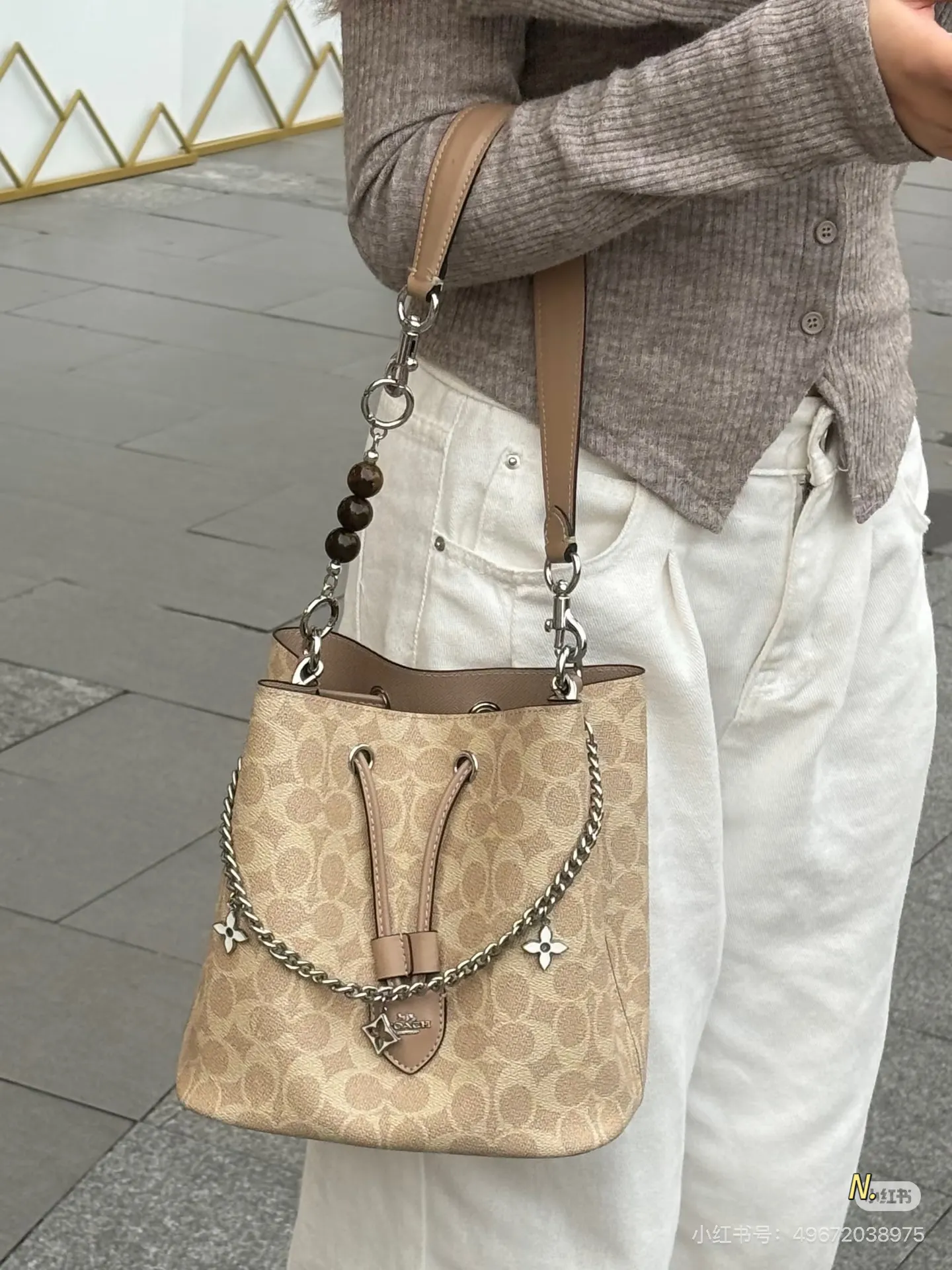 Coach Rowan 22 Signature Bucket Bag D35011142 — view 3