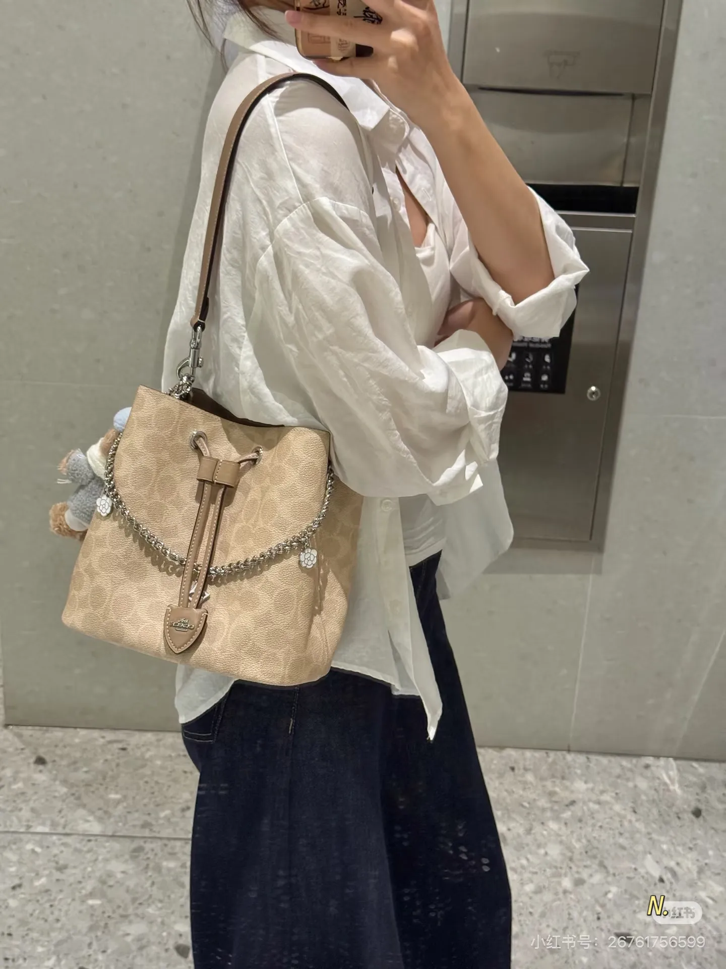 Coach Rowan 22 Signature Bucket Bag D35011142 — view 5