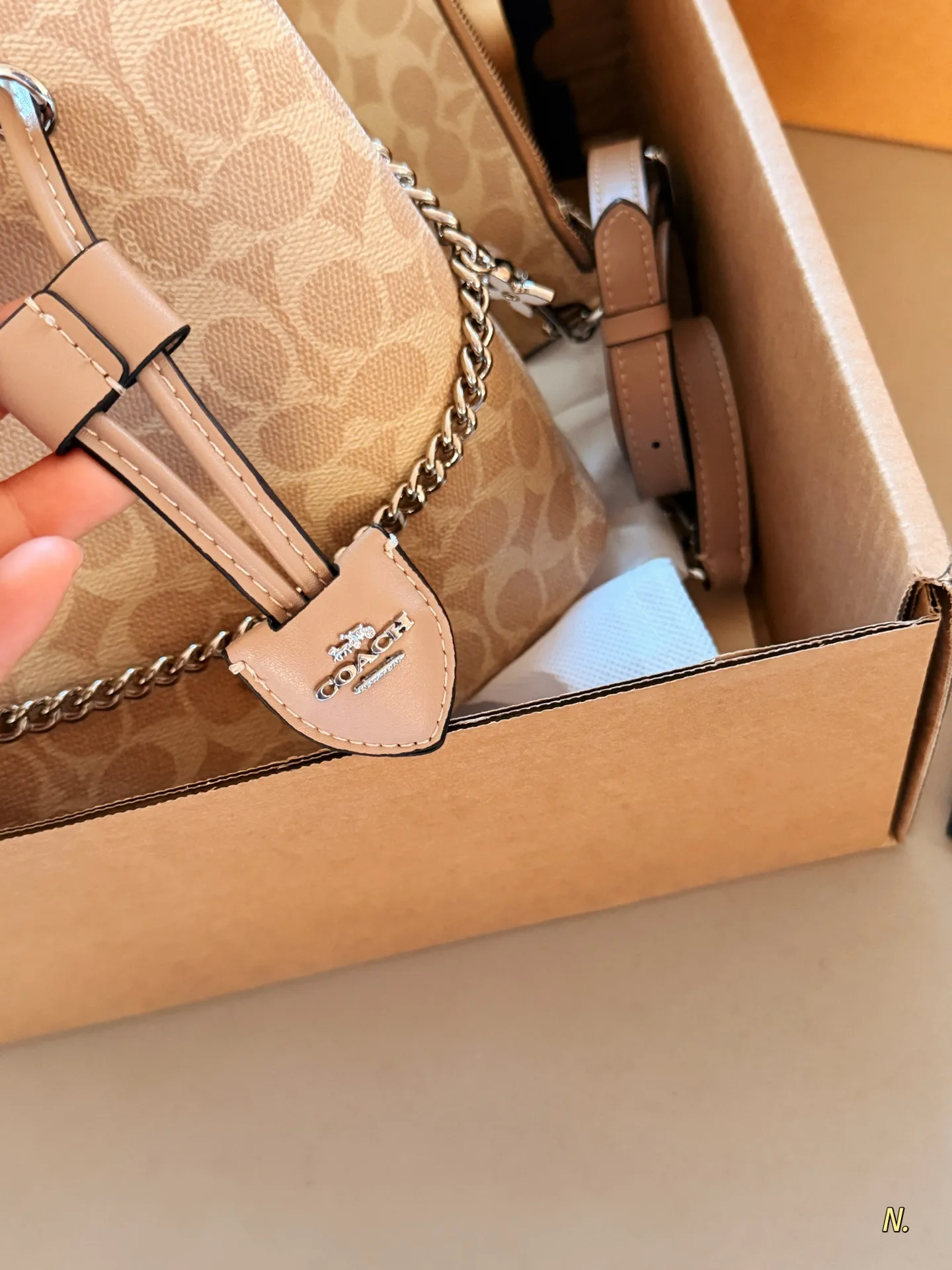 Coach Rowan 22 Signature Bucket Bag D35011019 — view 3