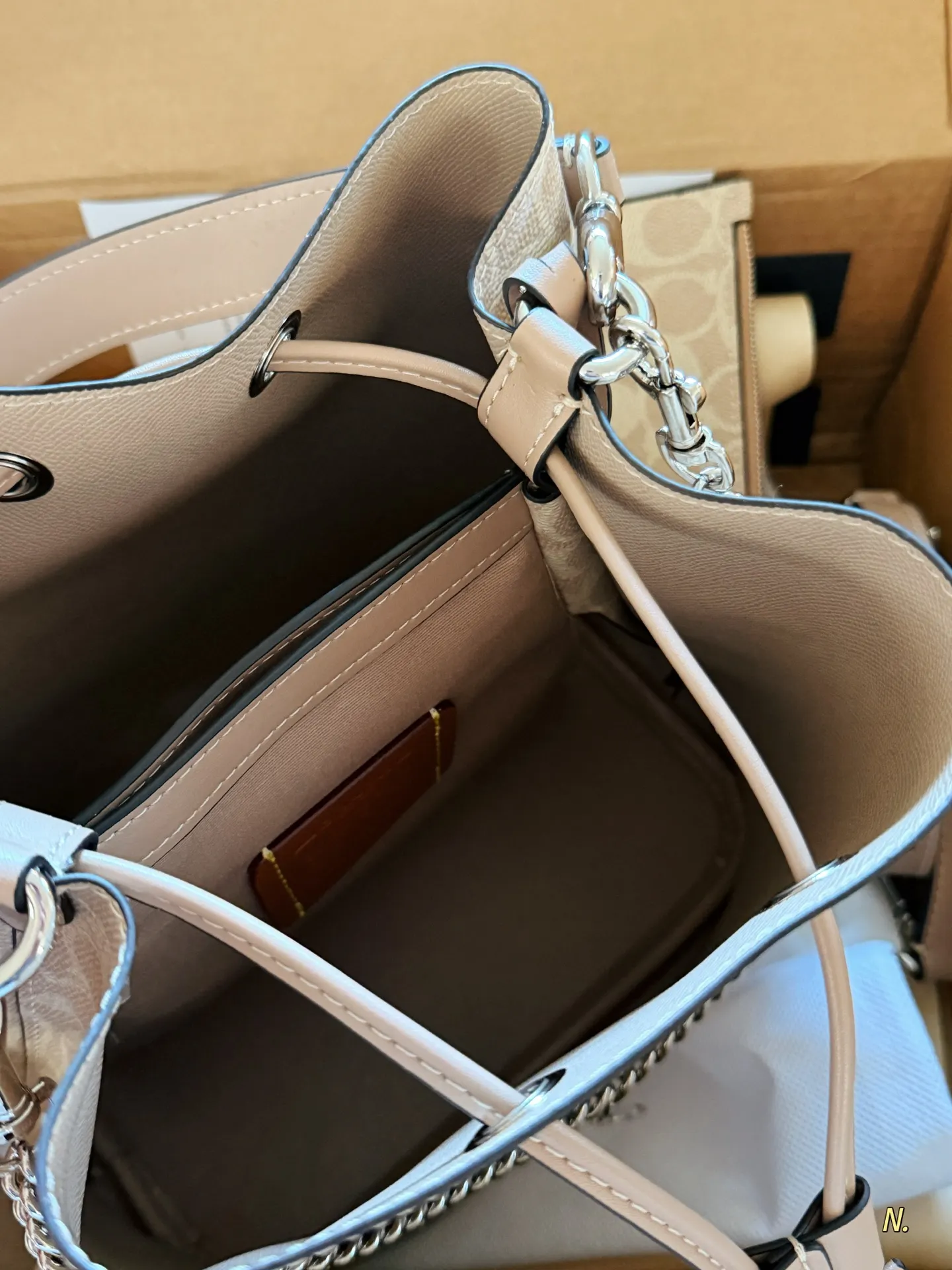 Coach Rowan 22 Signature Bucket Bag D35011019 — view 6