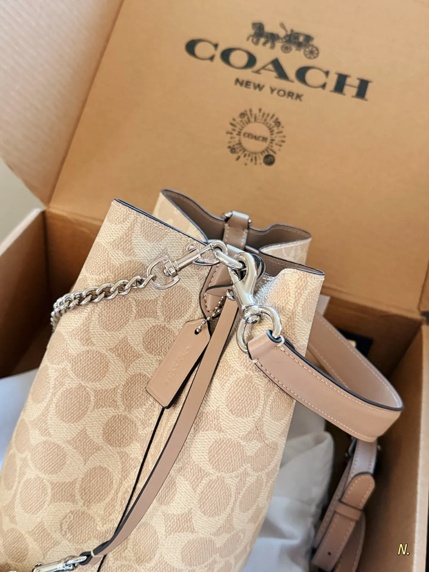 Coach Rowan 22 Signature Bucket Bag D35011019 — view 7
