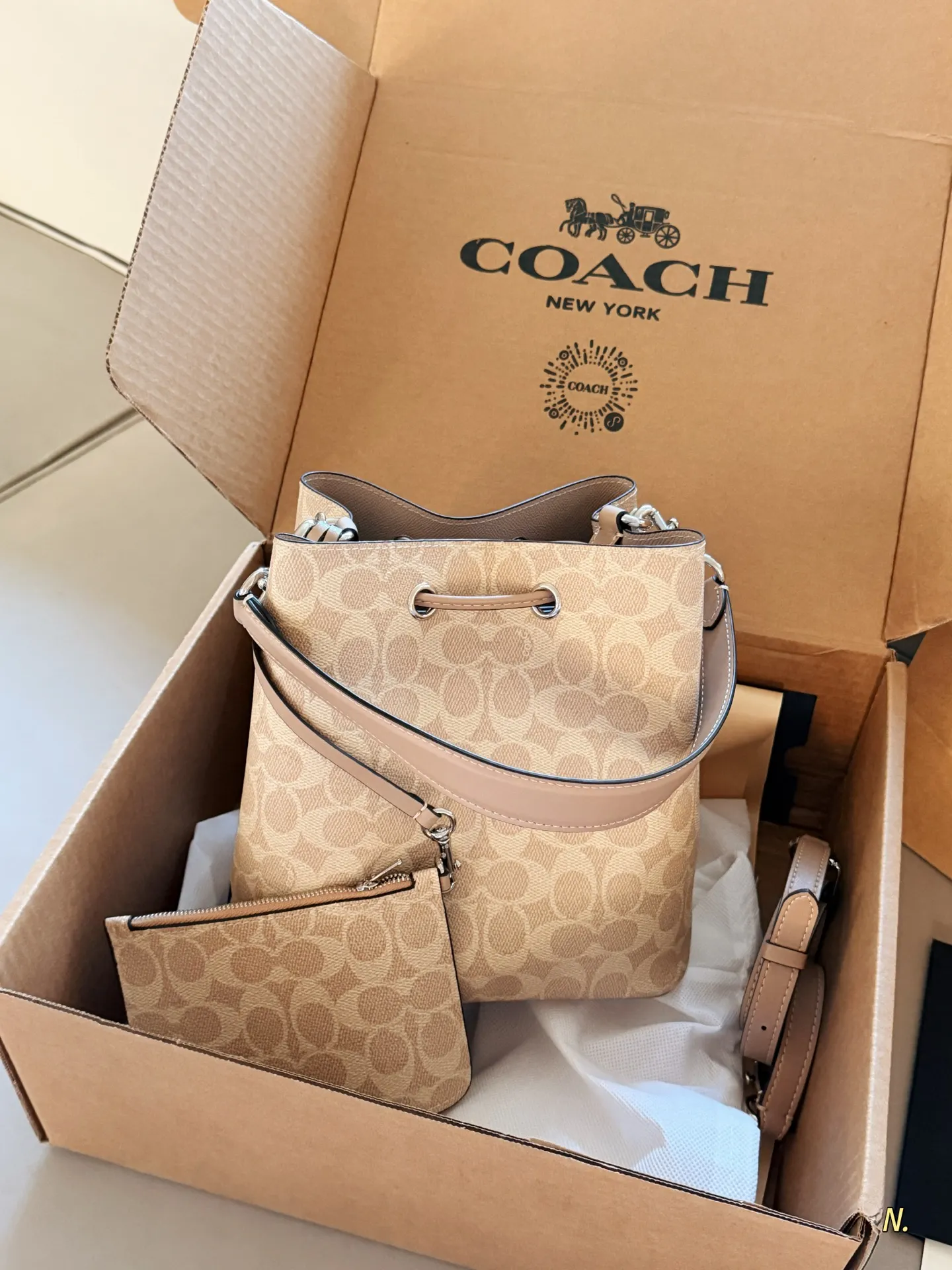 Coach Rowan 22 Signature Bucket Bag D35011019 — view 8