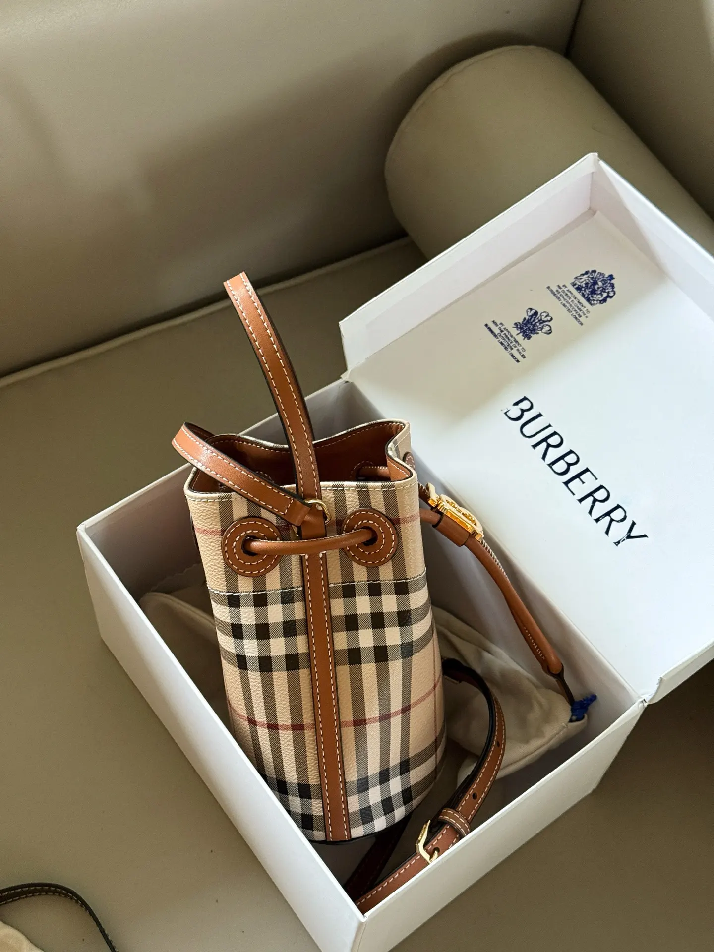 Burberry Check Drawstring Bucket Bag D29011007 — view 4