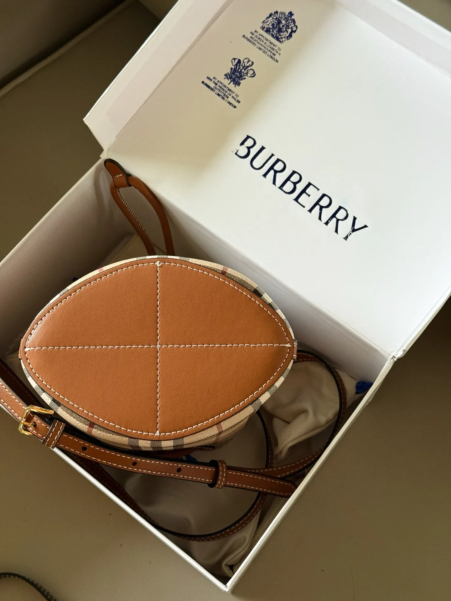 Burberry Check Drawstring Bucket Bag D29011007 — view 7