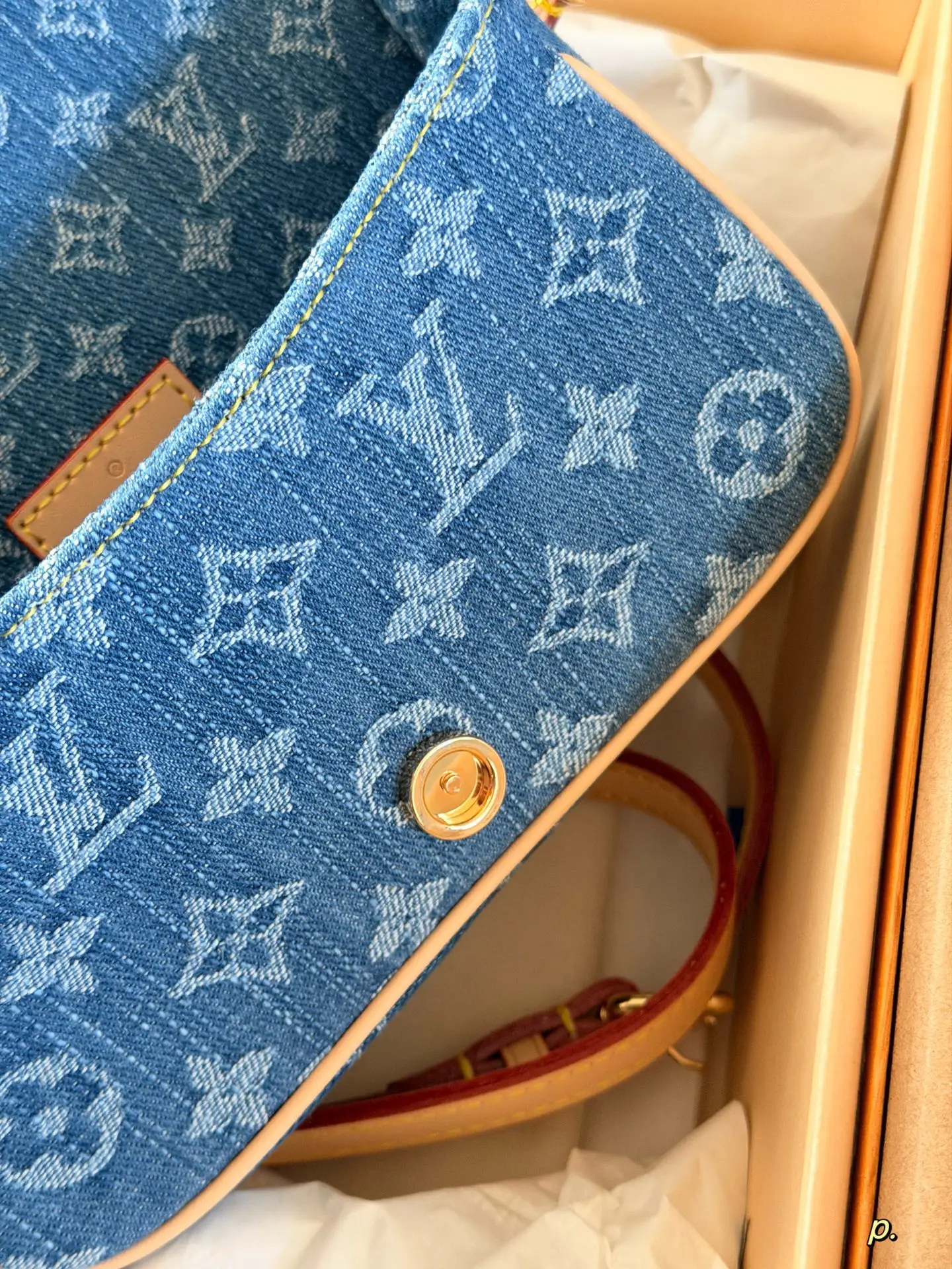 Louis Vuitton Diane Nano Denim Baguette Bag D29011147 — view 9