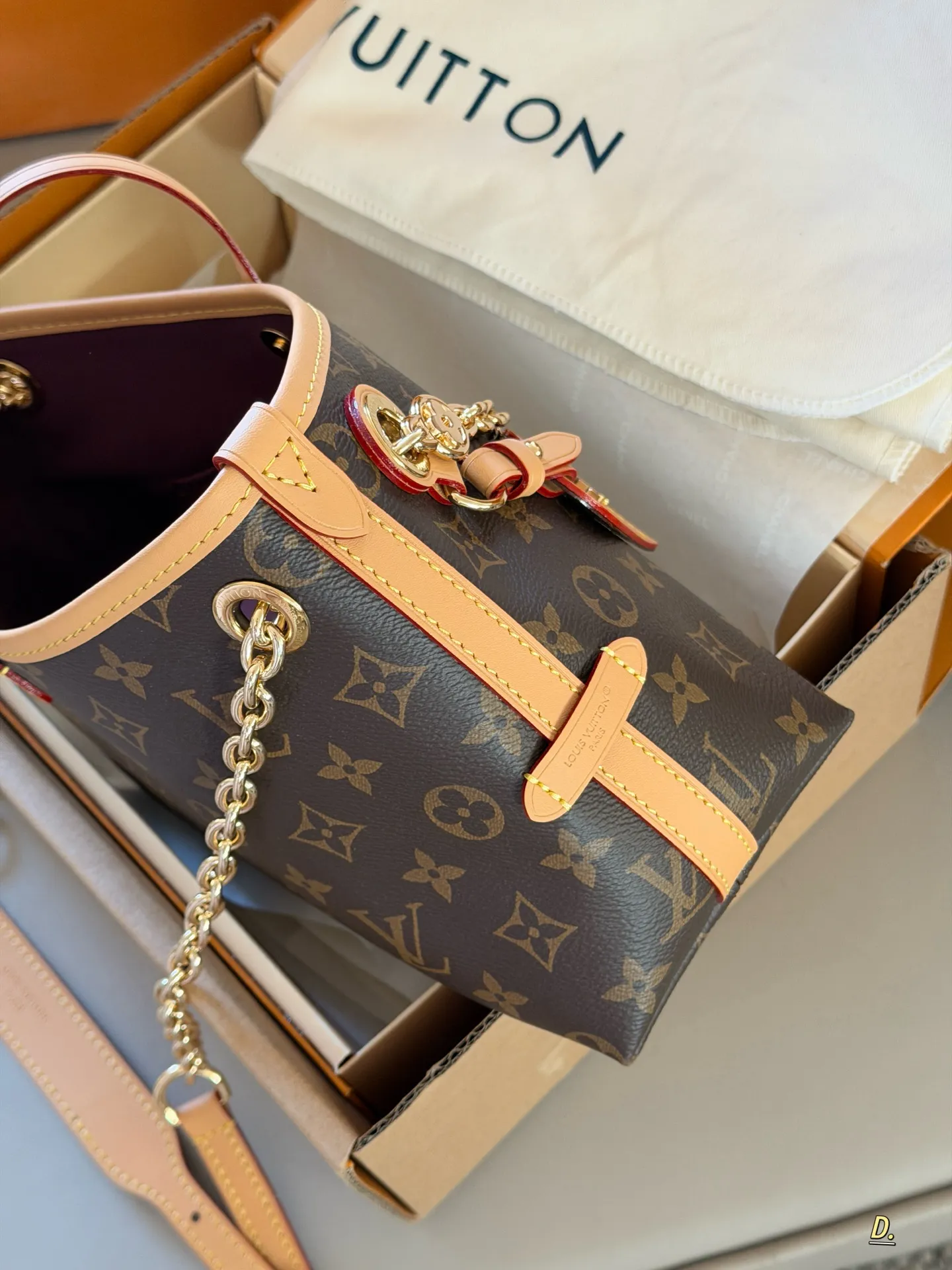 Louis Vuitton Carryall BB Shoulder Bag D35011153 — view 8