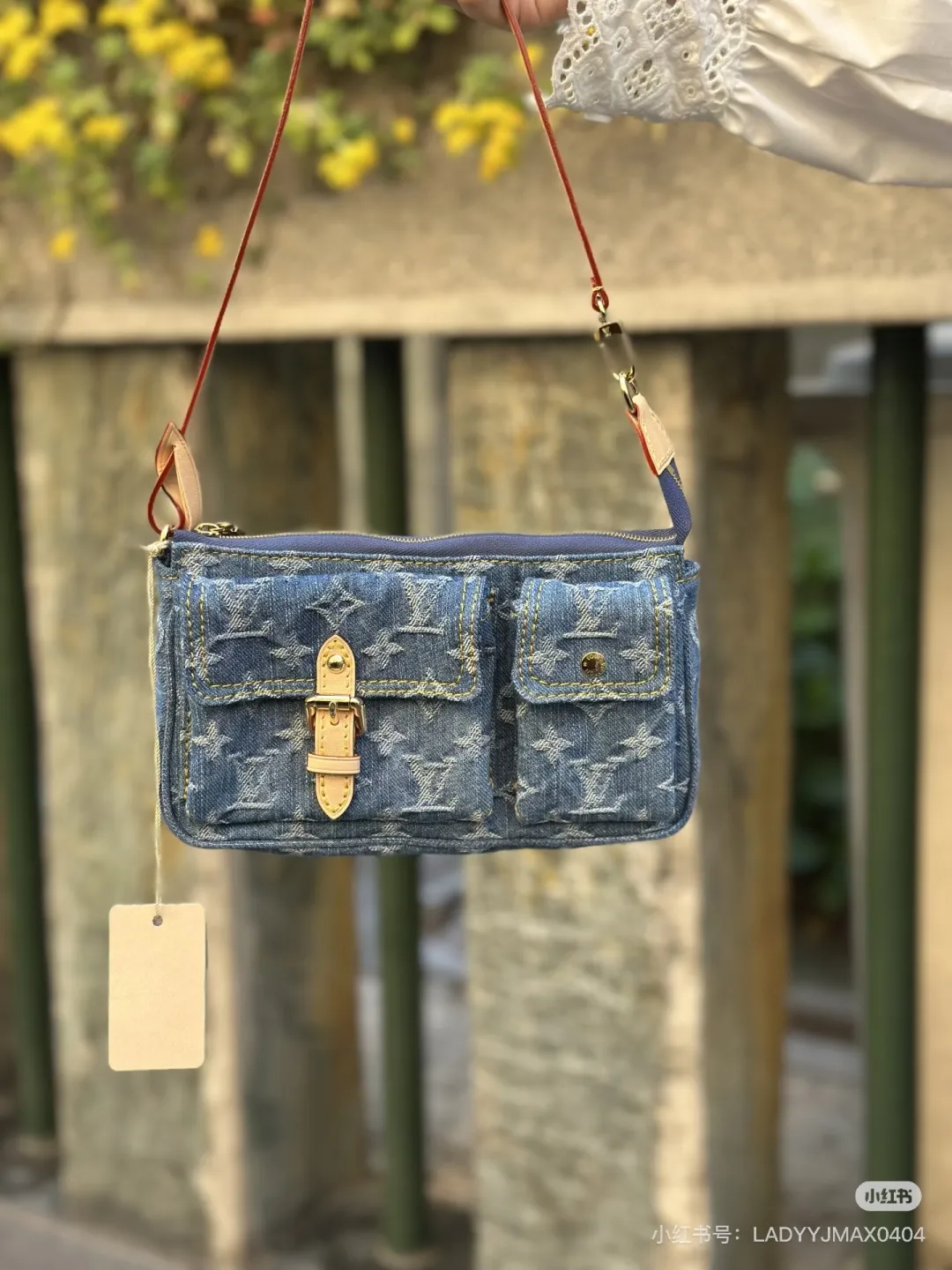 Denim Cargo Shoulder Bag D32011162 — view 3