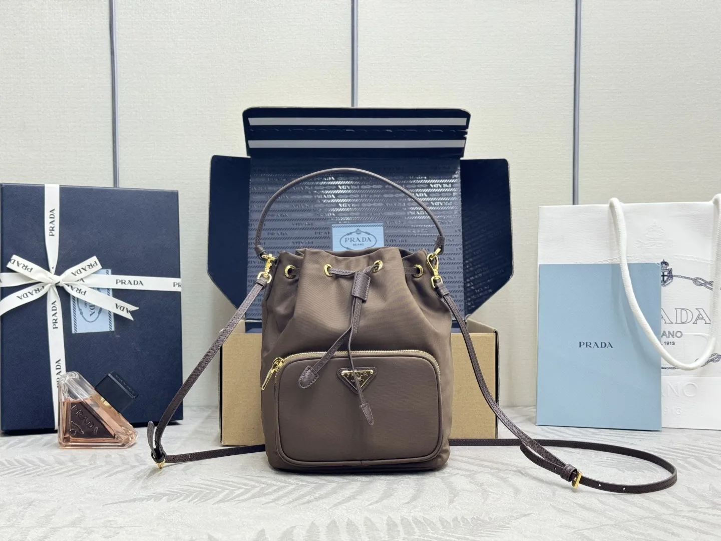 Nylon Drawstring Bucket Bag D64011166