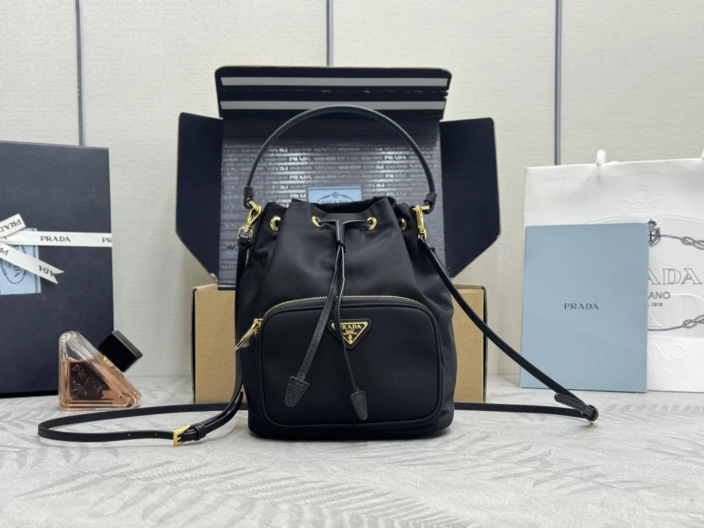 Nylon Drawstring Bucket Bag D64011032
