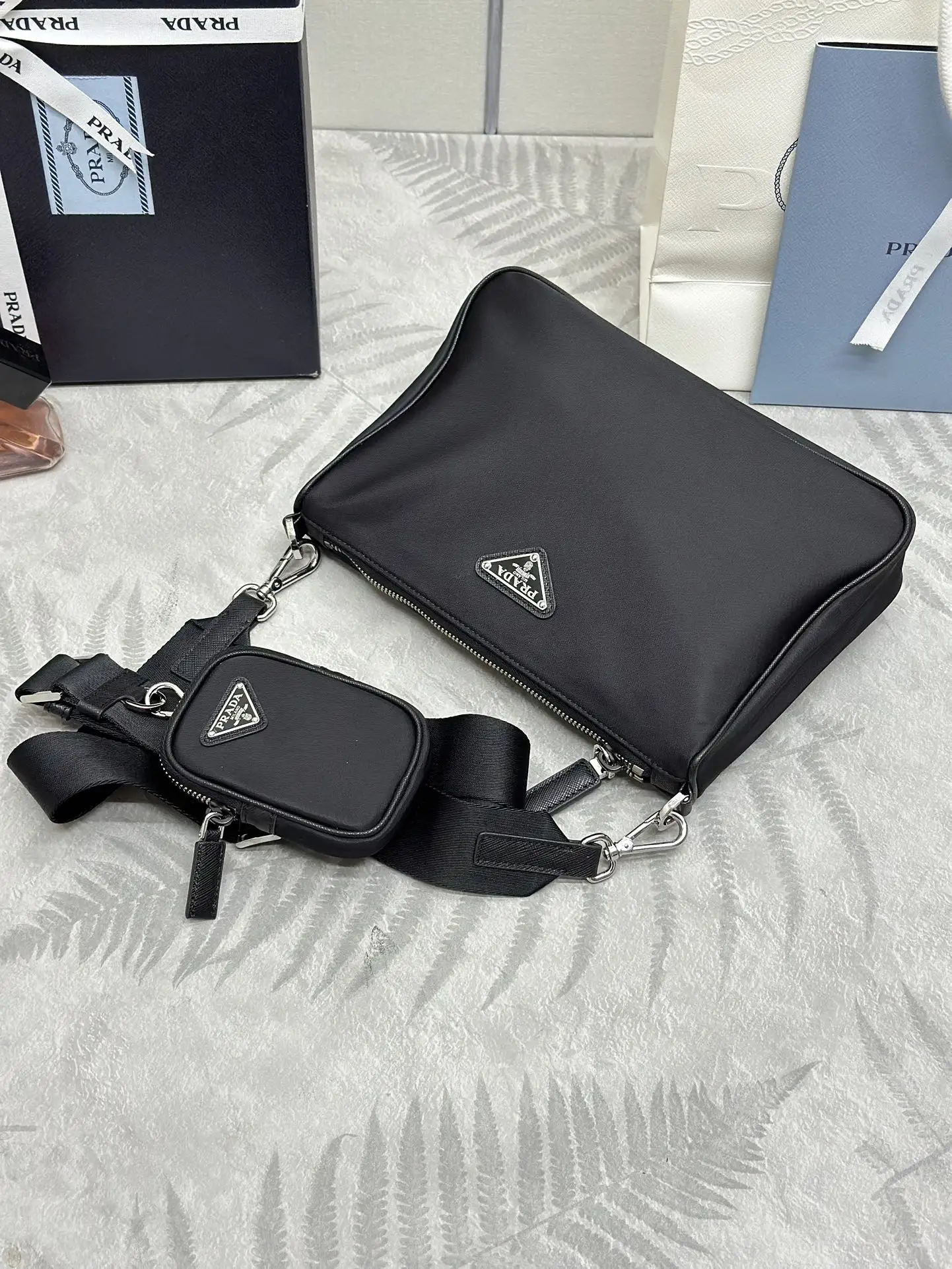 Re-Edition 2005 Nylon Crossbody Bag D64011169 — view 4