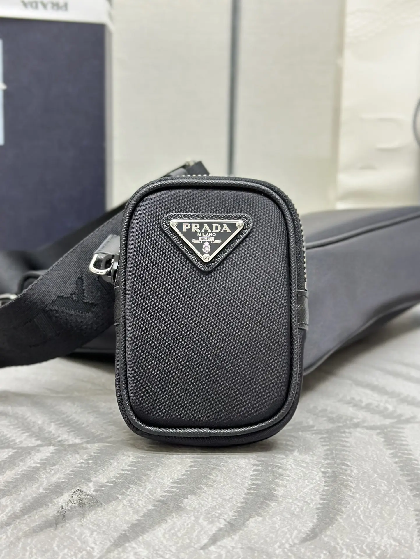 Re-Edition 2005 Nylon Crossbody Bag D64011169 — view 6