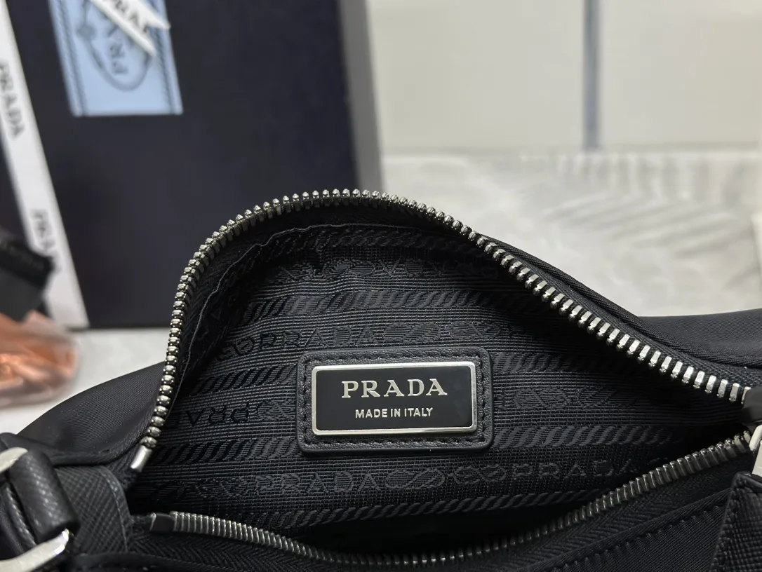 Re-Edition 2005 Nylon Crossbody Bag D64011169 — view 9