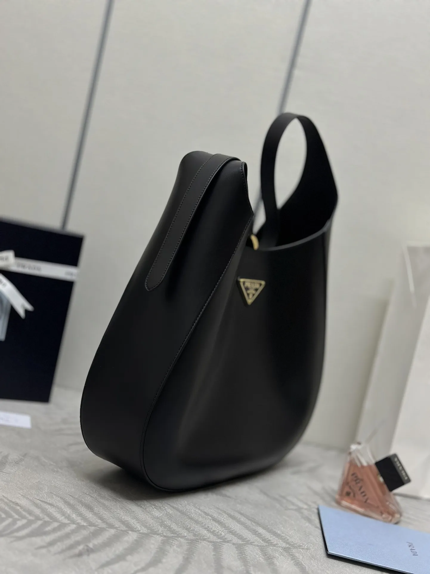 Cleo Large Leather Shoulder Bag D116011170 — view 2