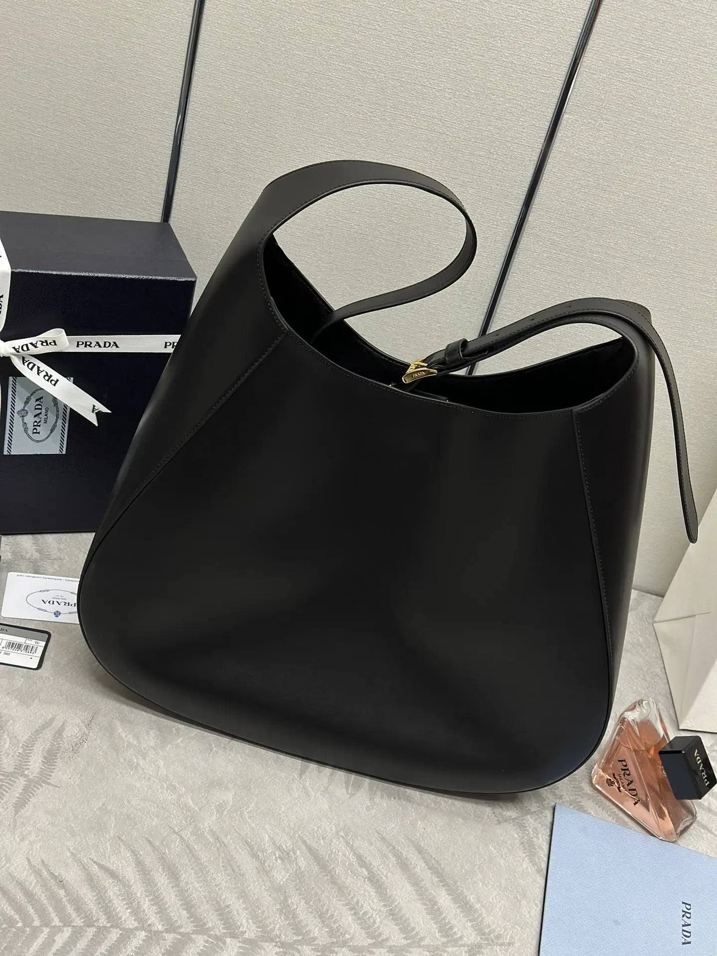 Cleo Large Leather Shoulder Bag D116011170 — view 3