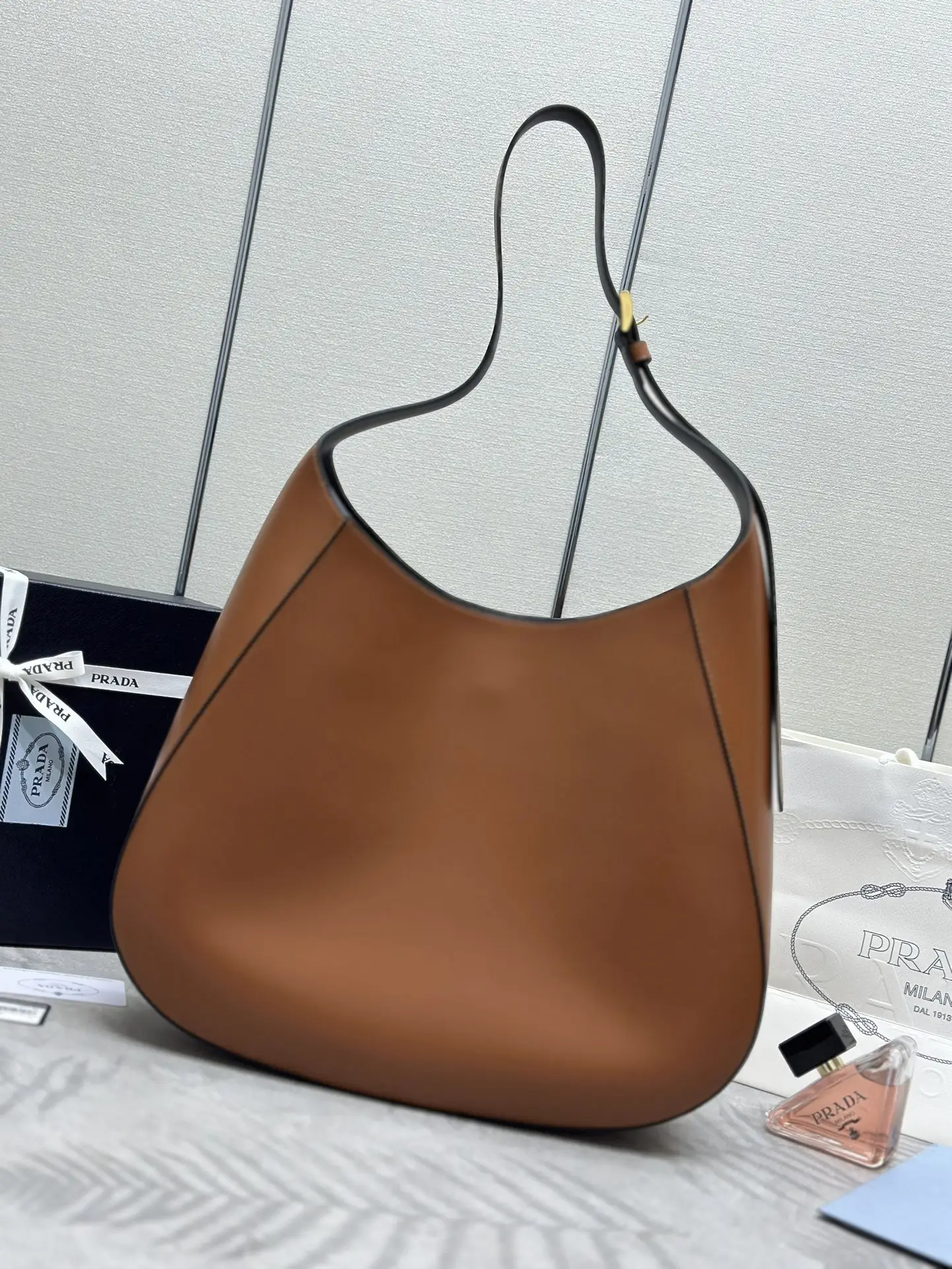 Cleo Large Leather Shoulder Bag D116011171 — view 2