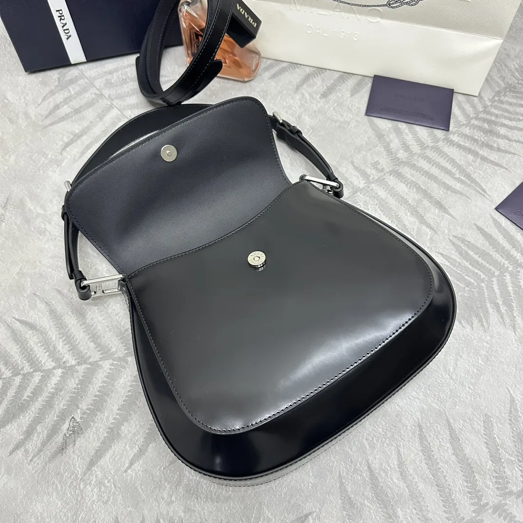 Large Flap Shoulder Bag with Dual Straps D89011174 — view 5