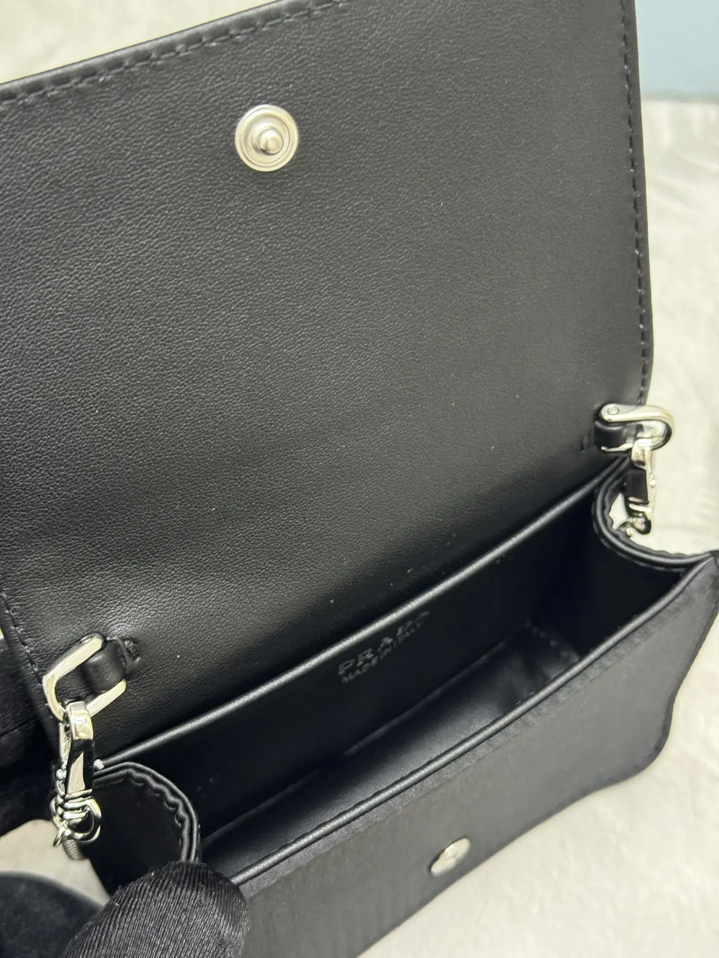 Crystal-Embellished Mini Bag with Detachable Chain D61011181 — view 8