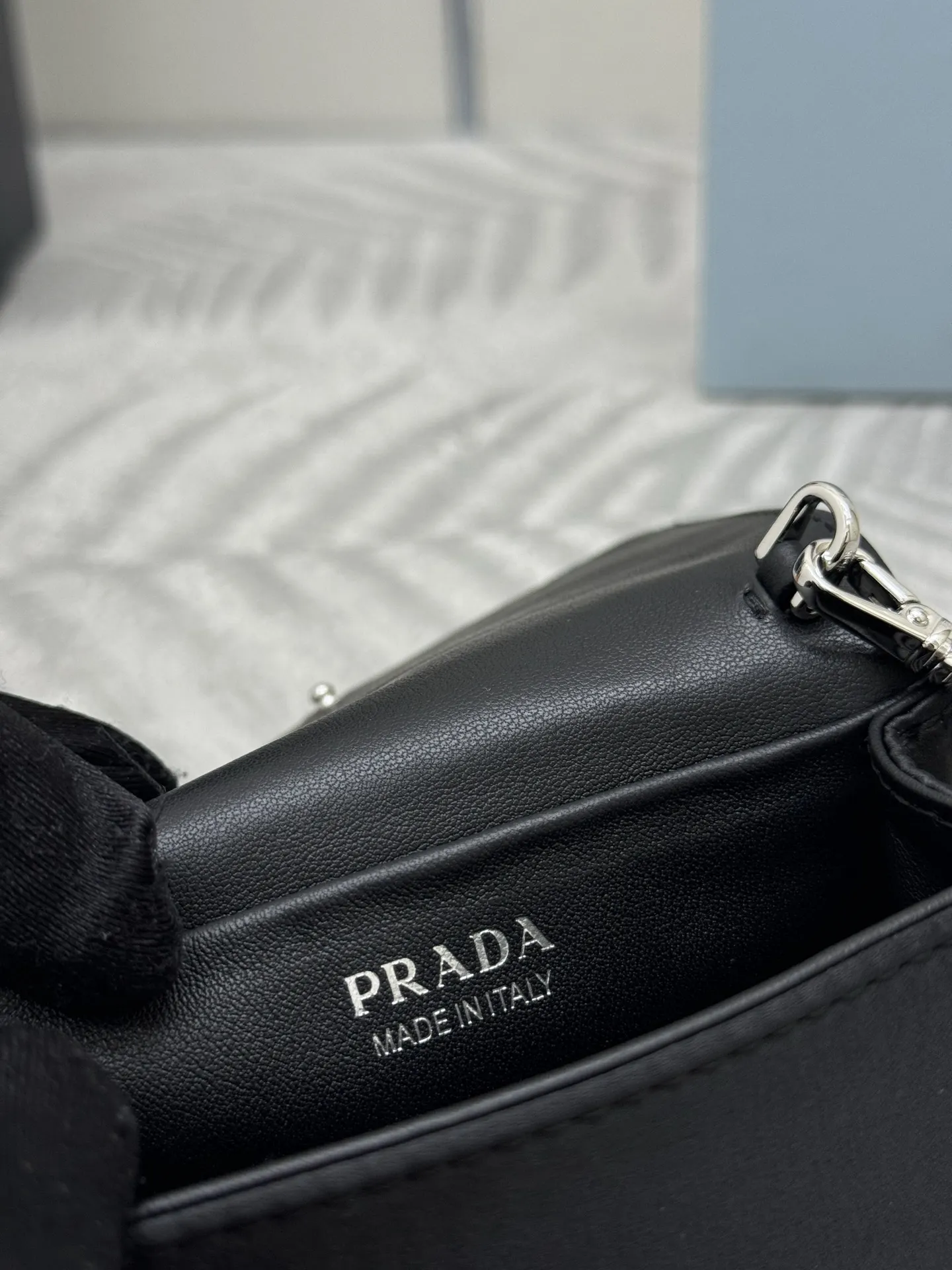Crystal-Embellished Mini Bag with Detachable Chain D61011181 — view 9